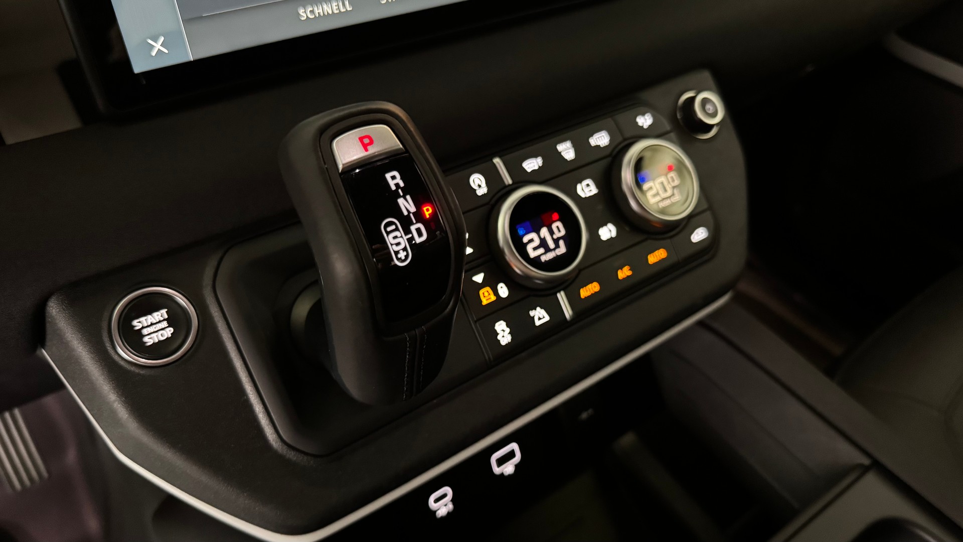 LAND ROVER Defender 110 3.0 D I6 250 SE-image-11