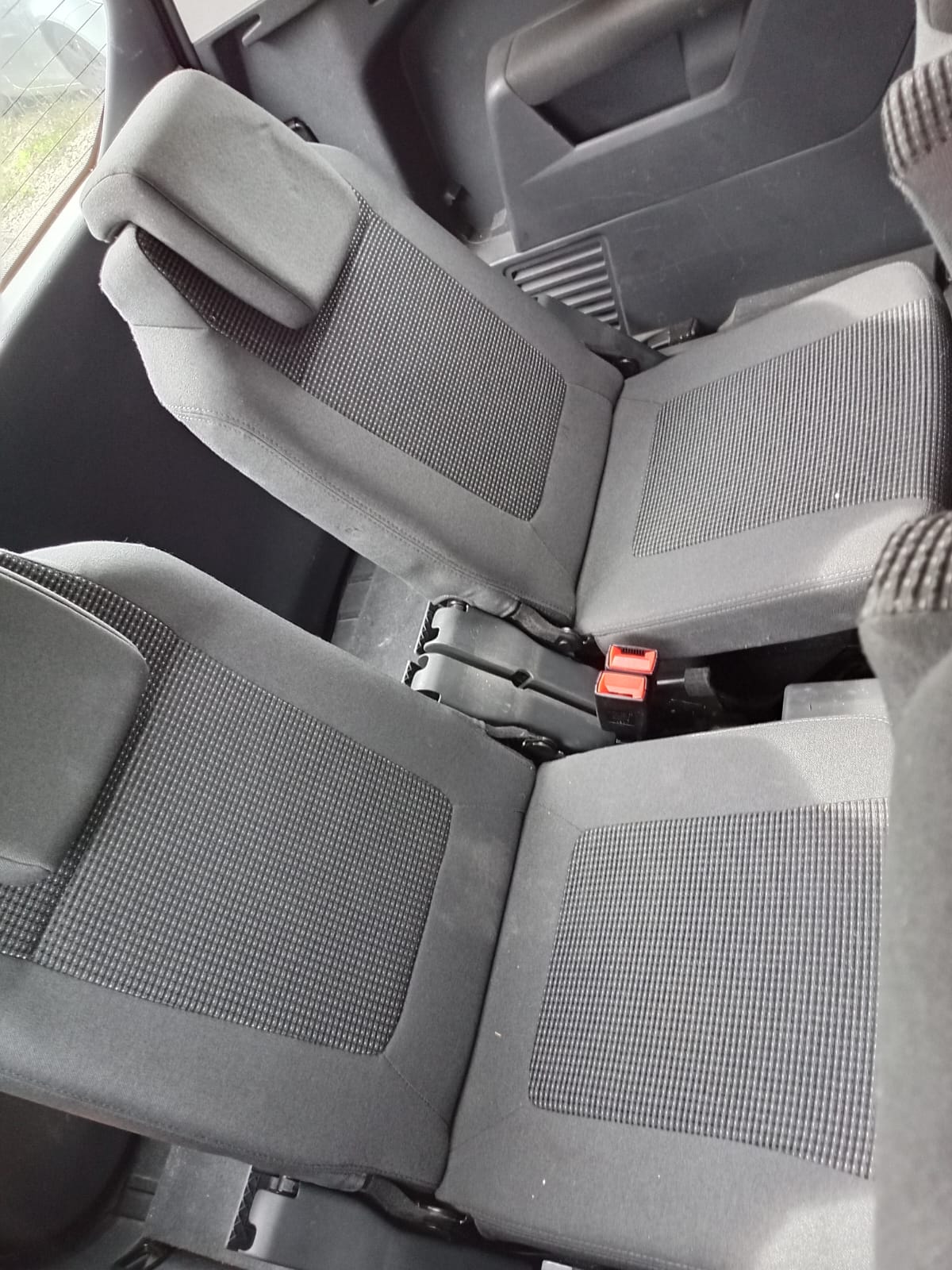 PEUGEOT 5008 1.6 16V T Active-image-10