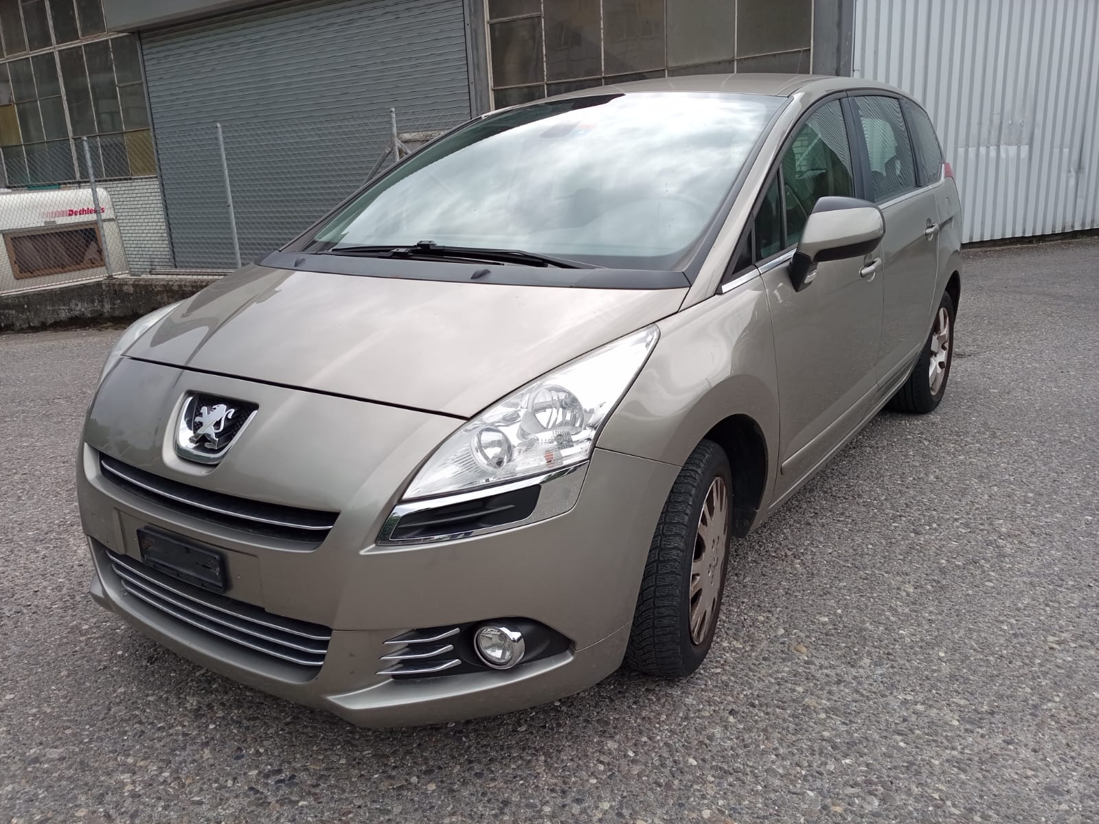 PEUGEOT 5008 1.6 16V T Active-image-6