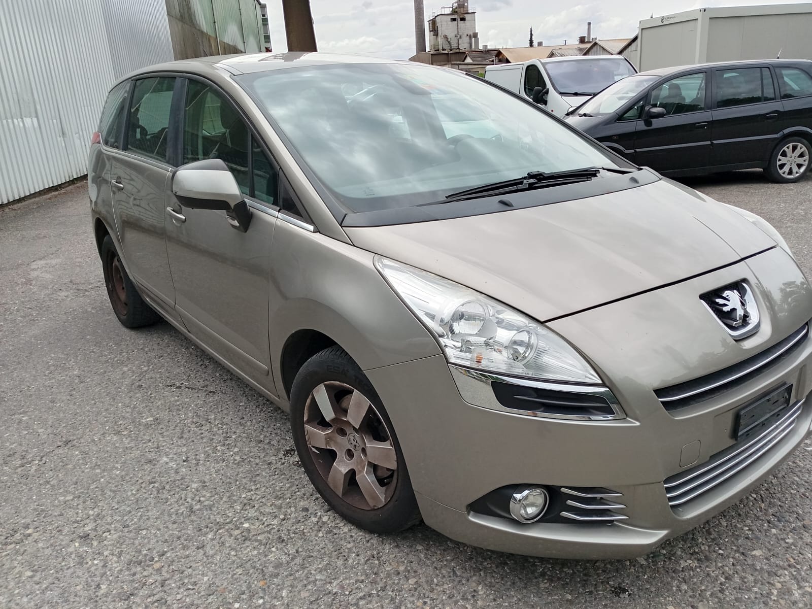 PEUGEOT 5008 1.6 16V T Active-image-1
