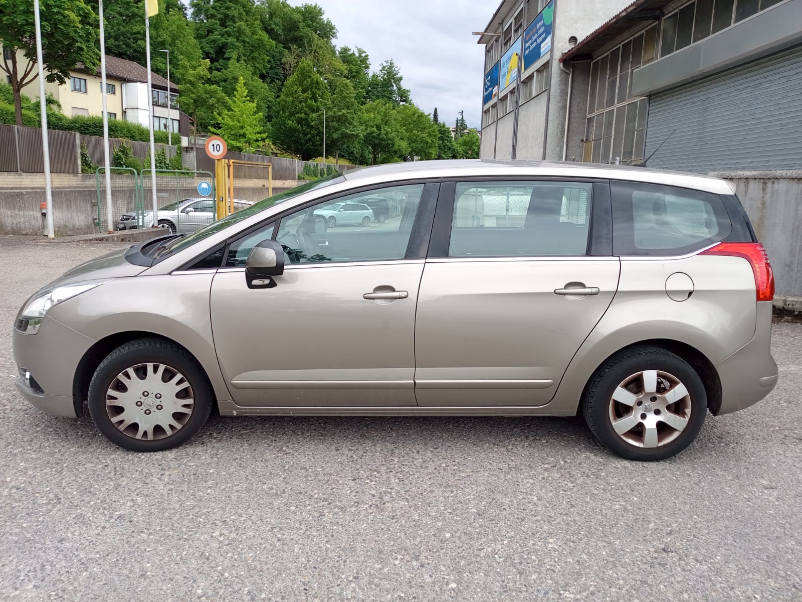 PEUGEOT 5008 1.6 16V T Active-image-8