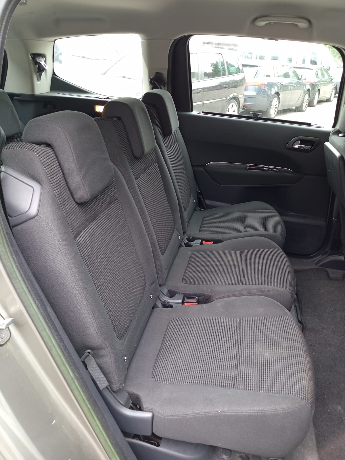 PEUGEOT 5008 1.6 16V T Active-image-12