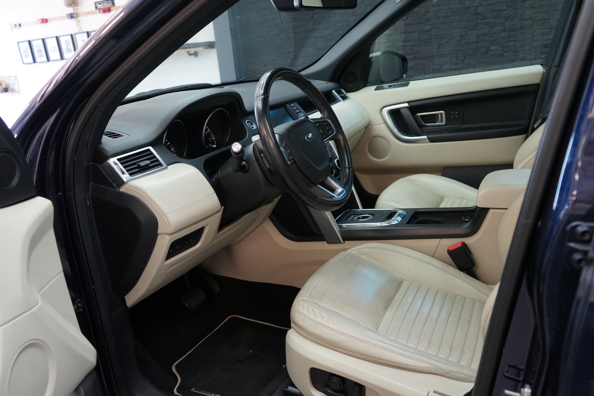 LAND ROVER Discovery Sport 2.0 Si4 HSE Luxury AT9-showroom-element-3