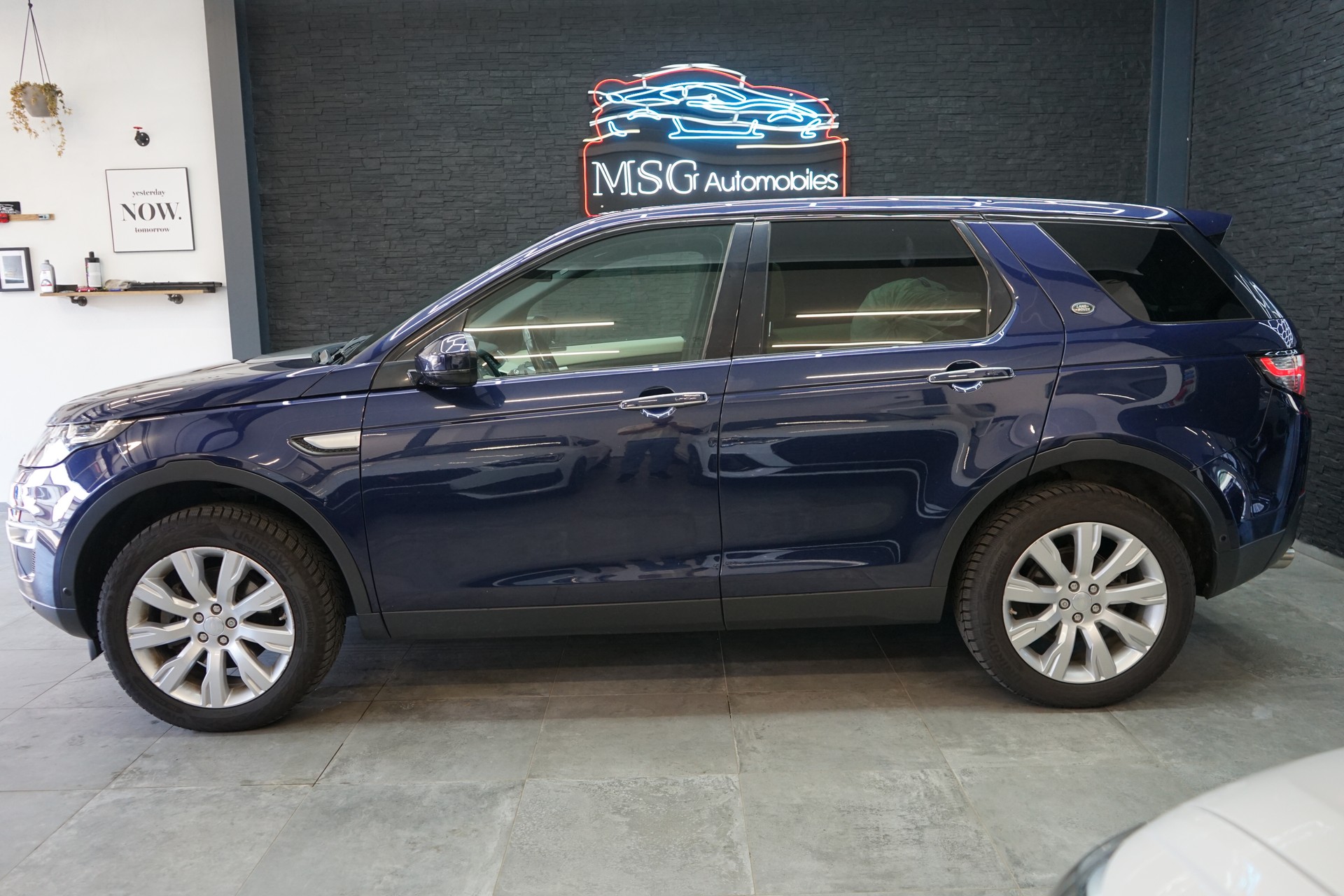 LAND ROVER Discovery Sport 2.0 Si4 HSE Luxury AT9-showroom-element-1