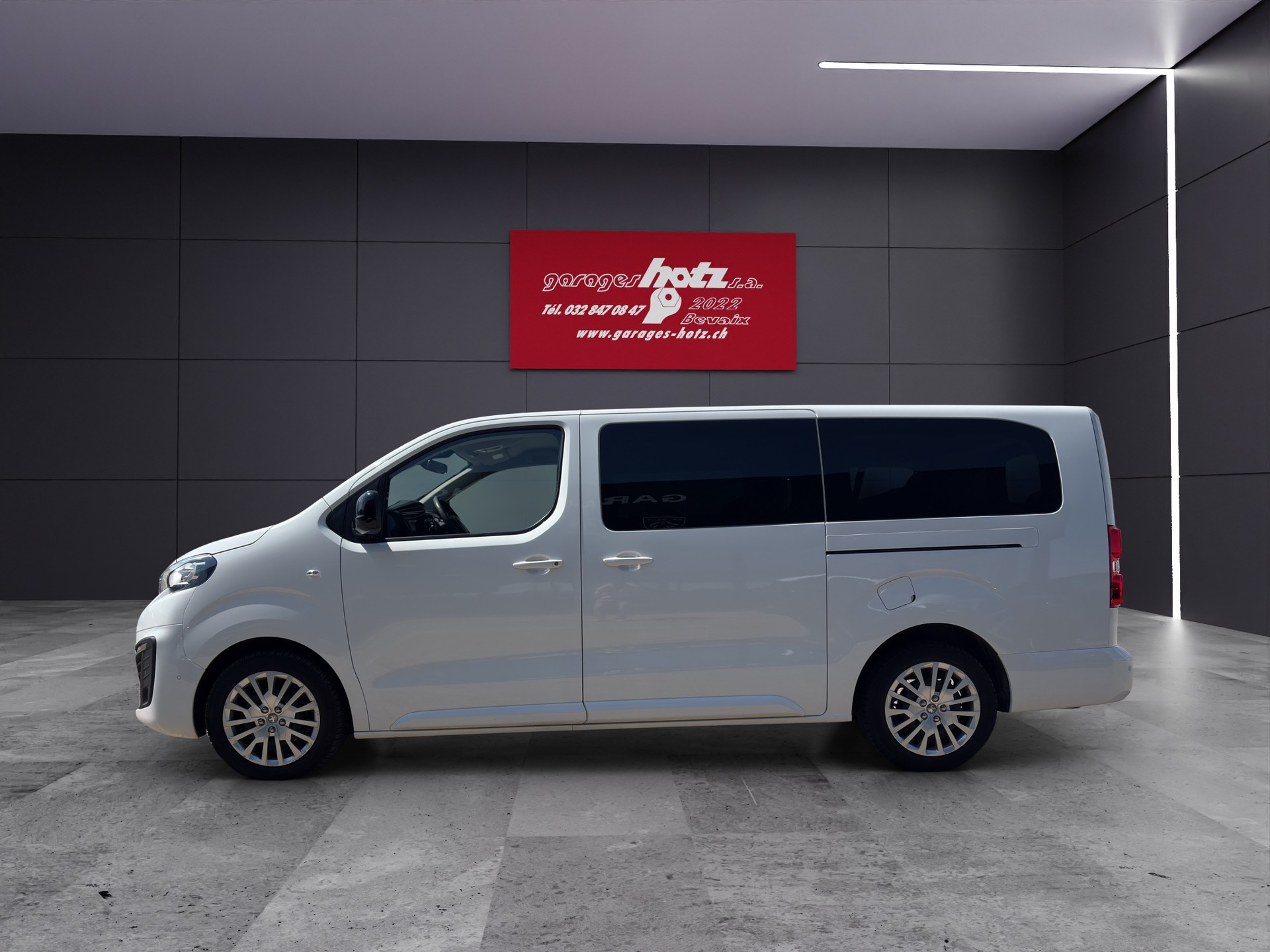 PEUGEOT Traveller 2.0 BlueHDi Business M-showroom-element-1