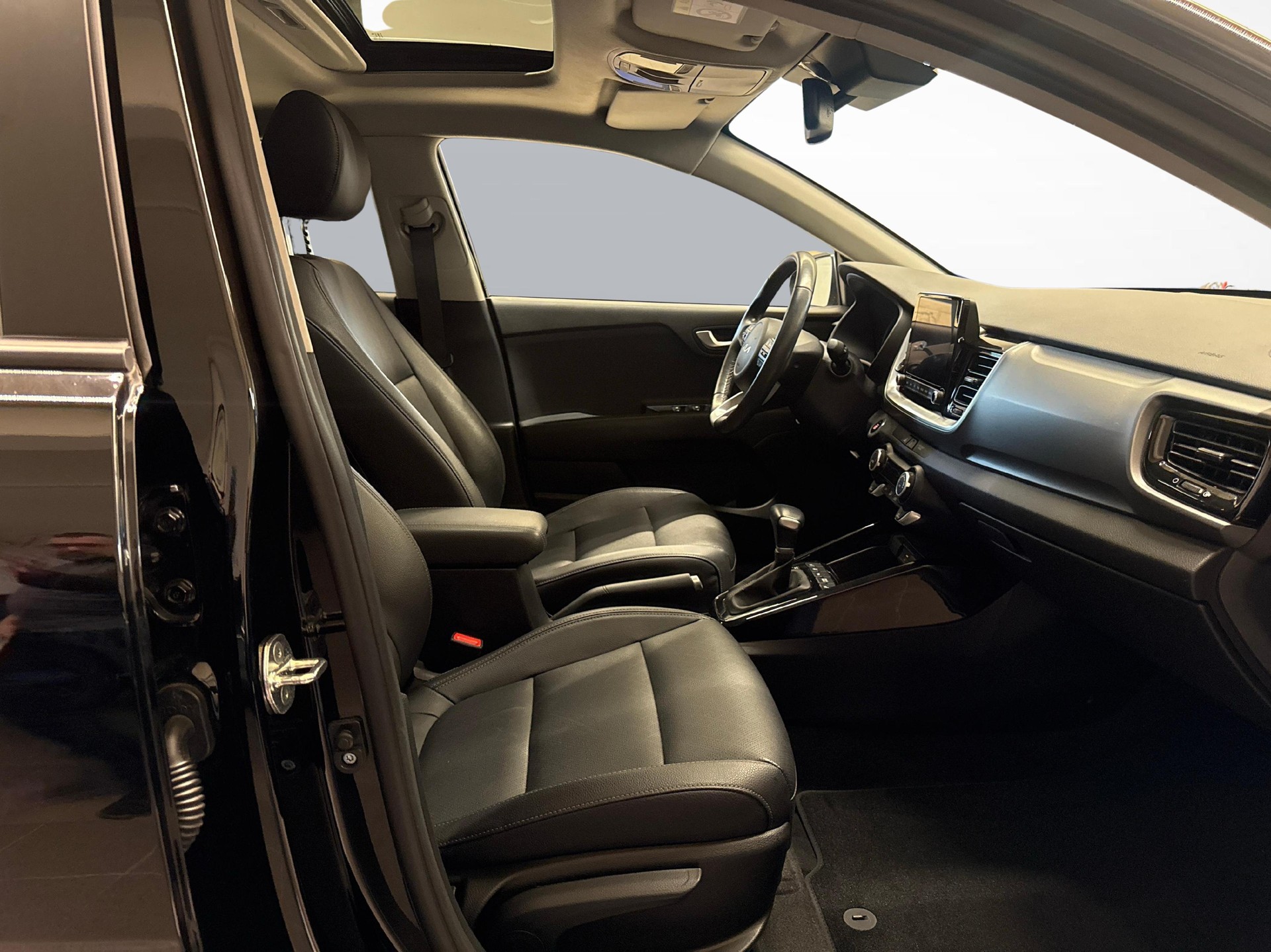 KIA Stonic 1.0 T-GDi MHEV Style-image-9