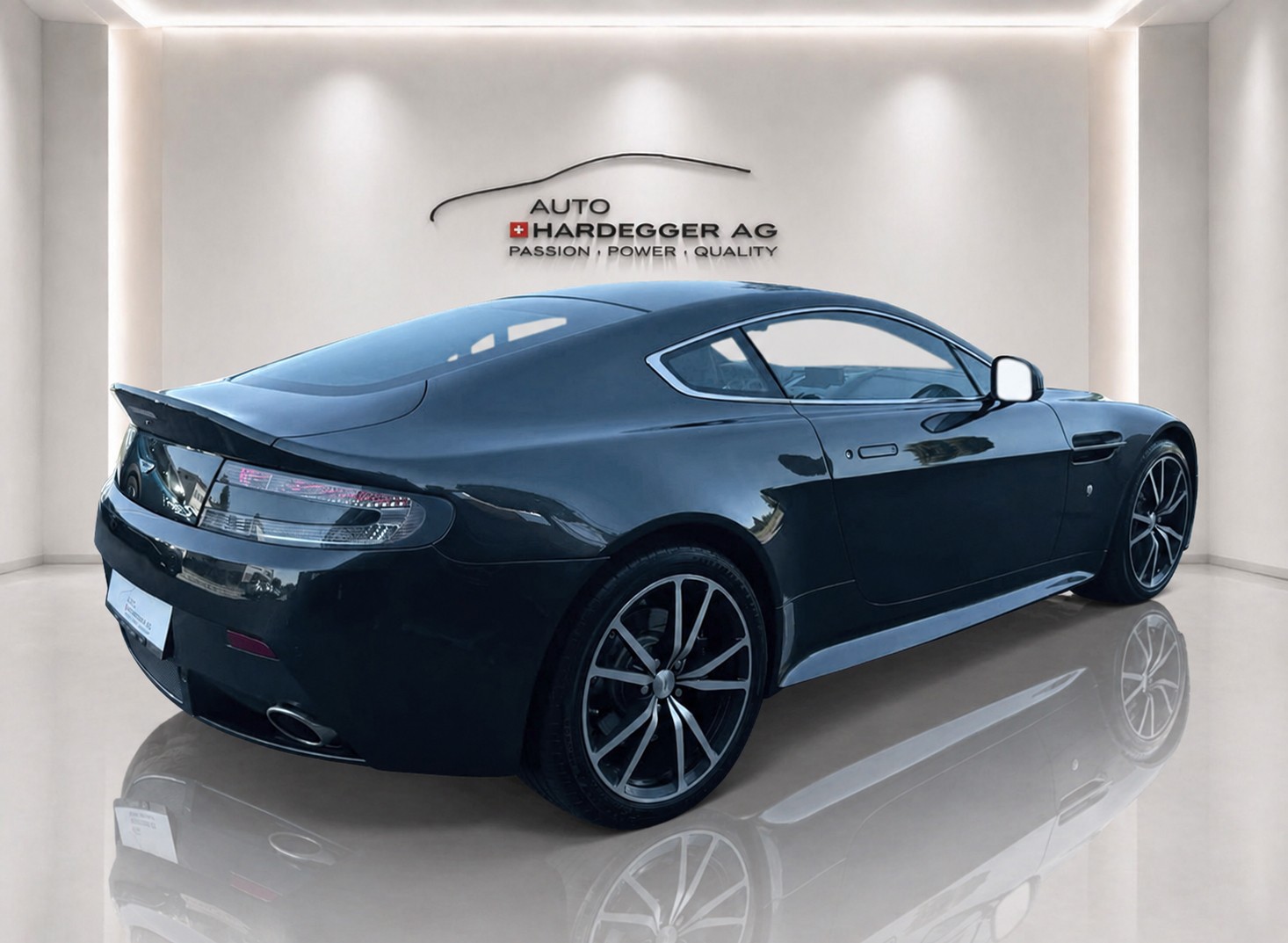 ASTON MARTIN V8 Vantage 4.7 S Sportshift SP10 Sondermodell-showroom-element-1