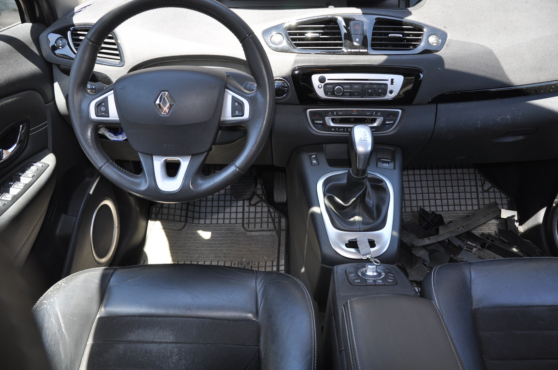 RENAULT Scénic 2.0 16V Dynamique X-Tronic CVT-image-6