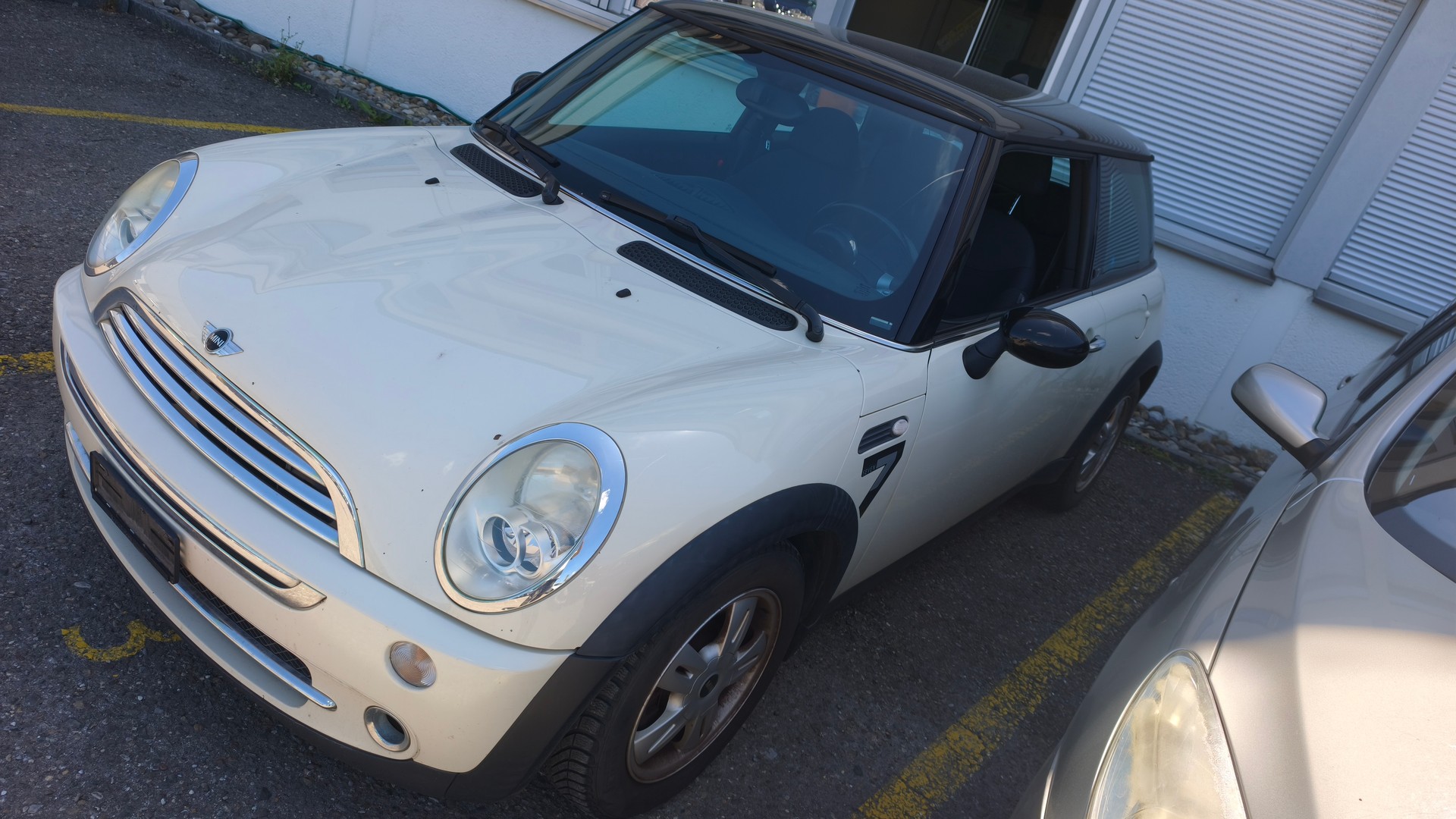 MINI Cooper-showroom-element-2