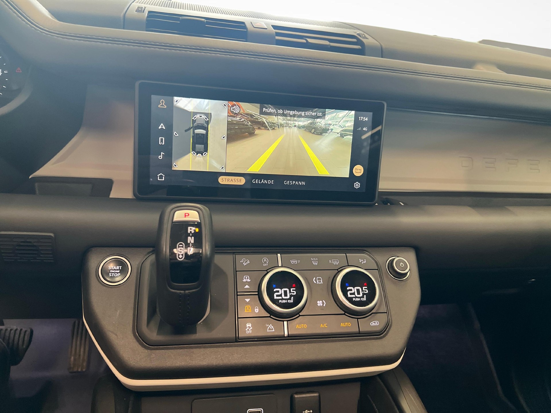 LAND ROVER Defender 110 3.0 D I6 300 HSE-image-13