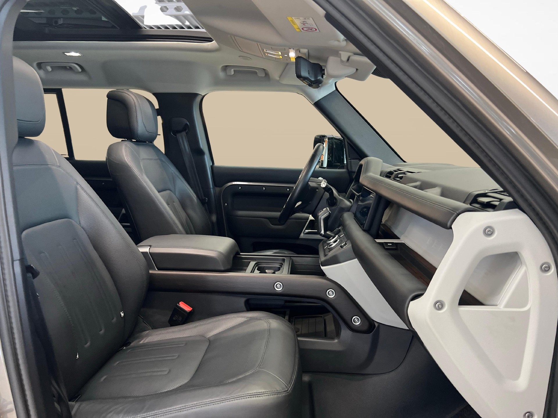 LAND ROVER Defender 110 3.0 D I6 300 HSE-image-9