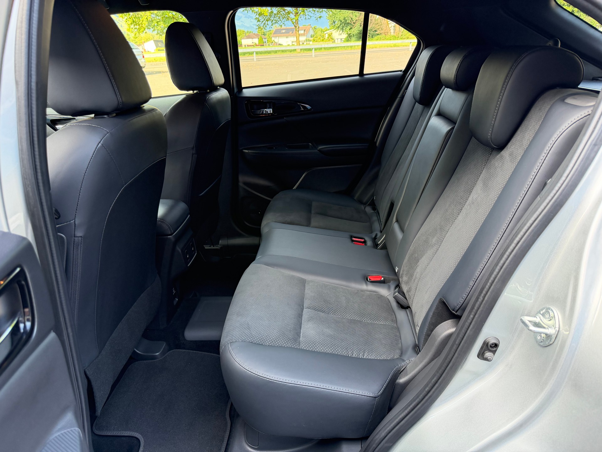 MITSUBISHI Eclipse Cross 2.4 PHEV Blackline 4WD-image-5