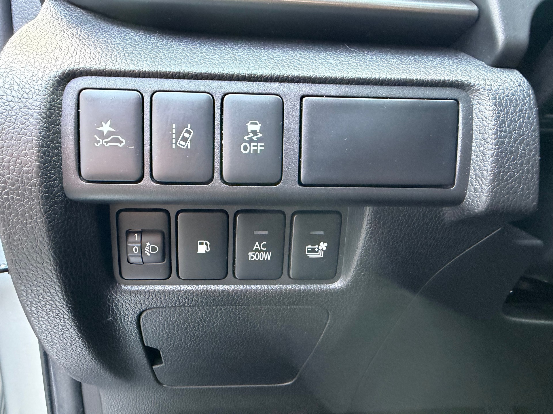 MITSUBISHI Eclipse Cross 2.4 PHEV Blackline 4WD-image-10