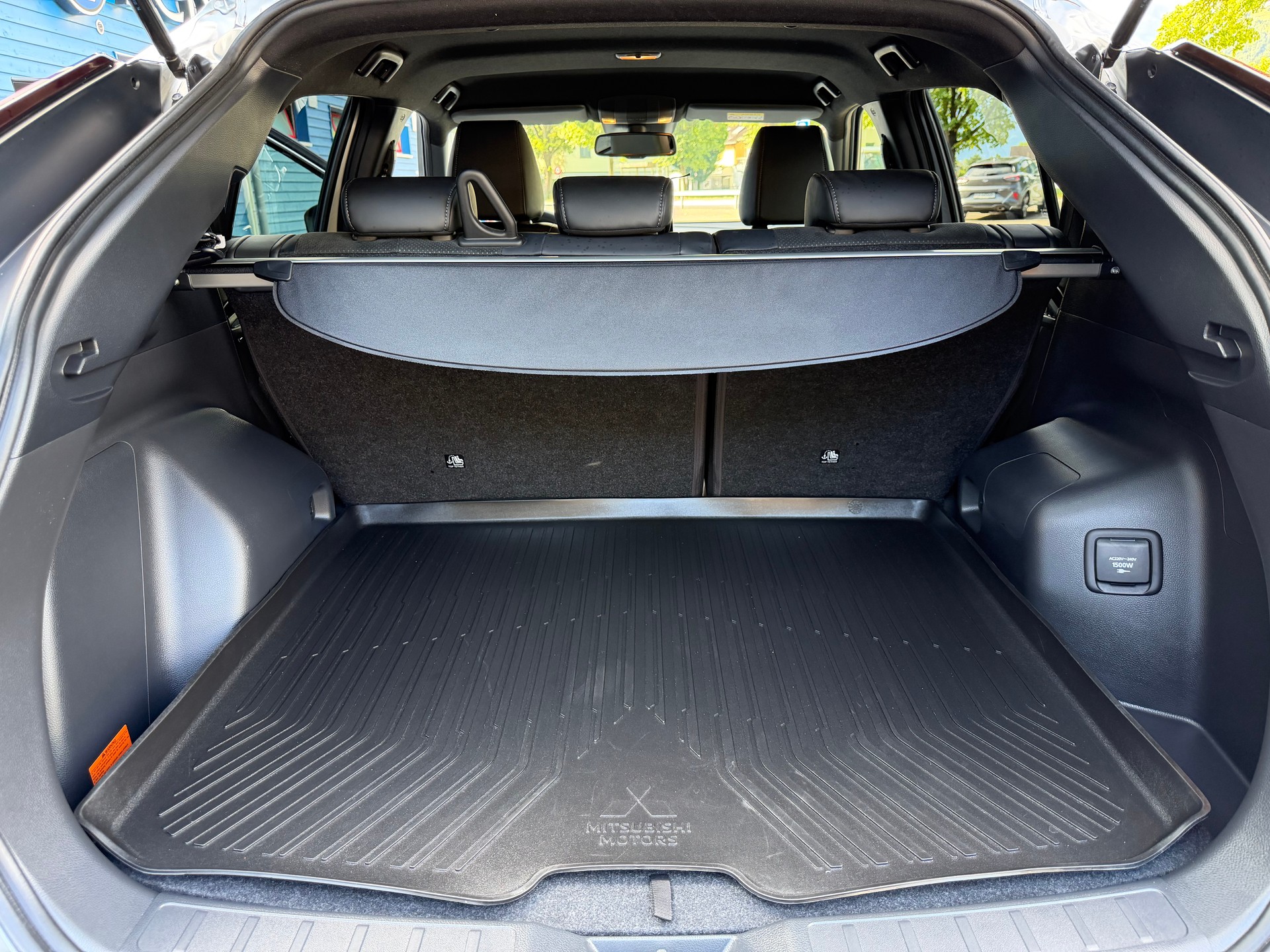 MITSUBISHI Eclipse Cross 2.4 PHEV Blackline 4WD-image-8