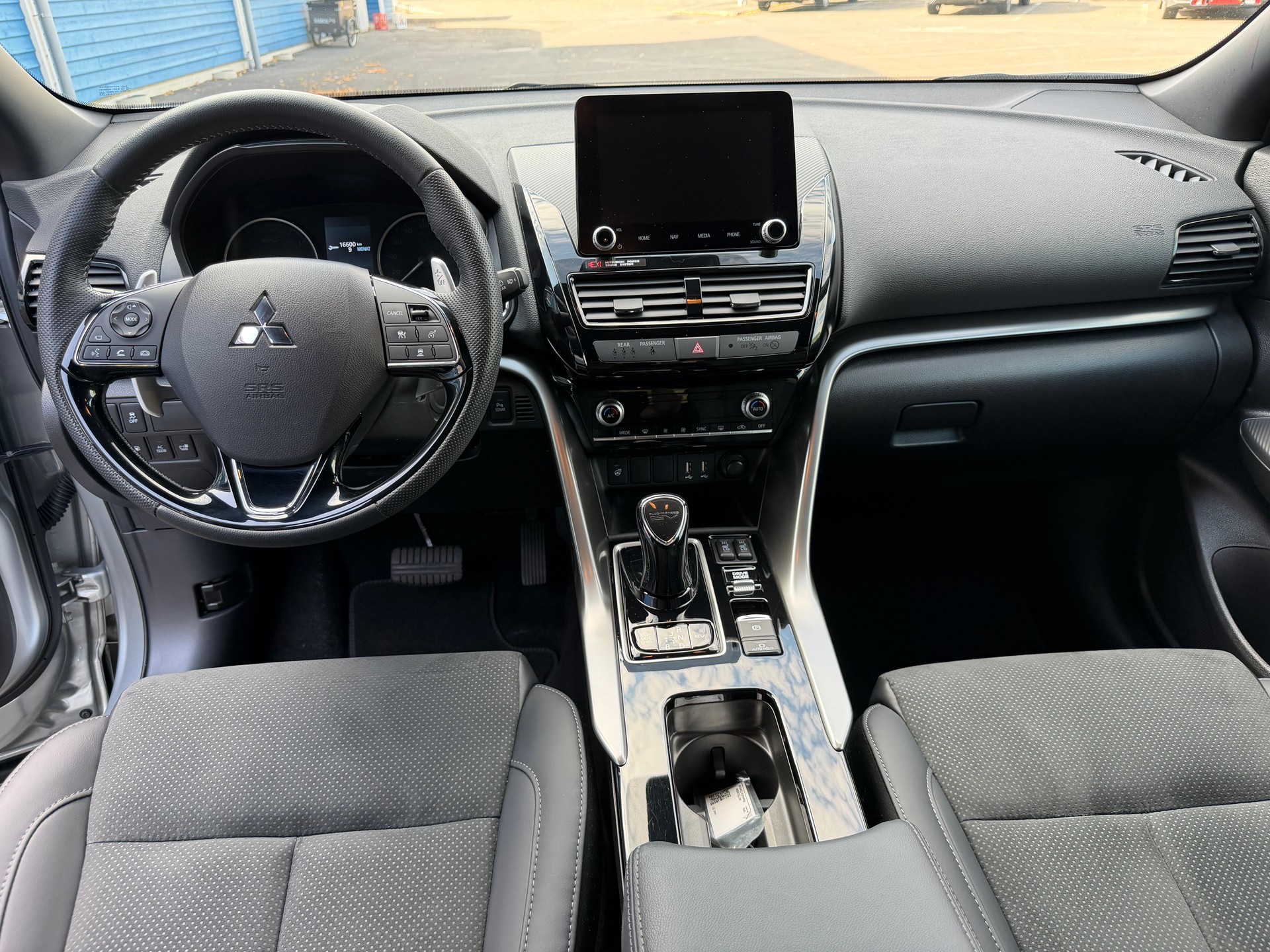 MITSUBISHI Eclipse Cross 2.4 PHEV Blackline 4WD-image-6