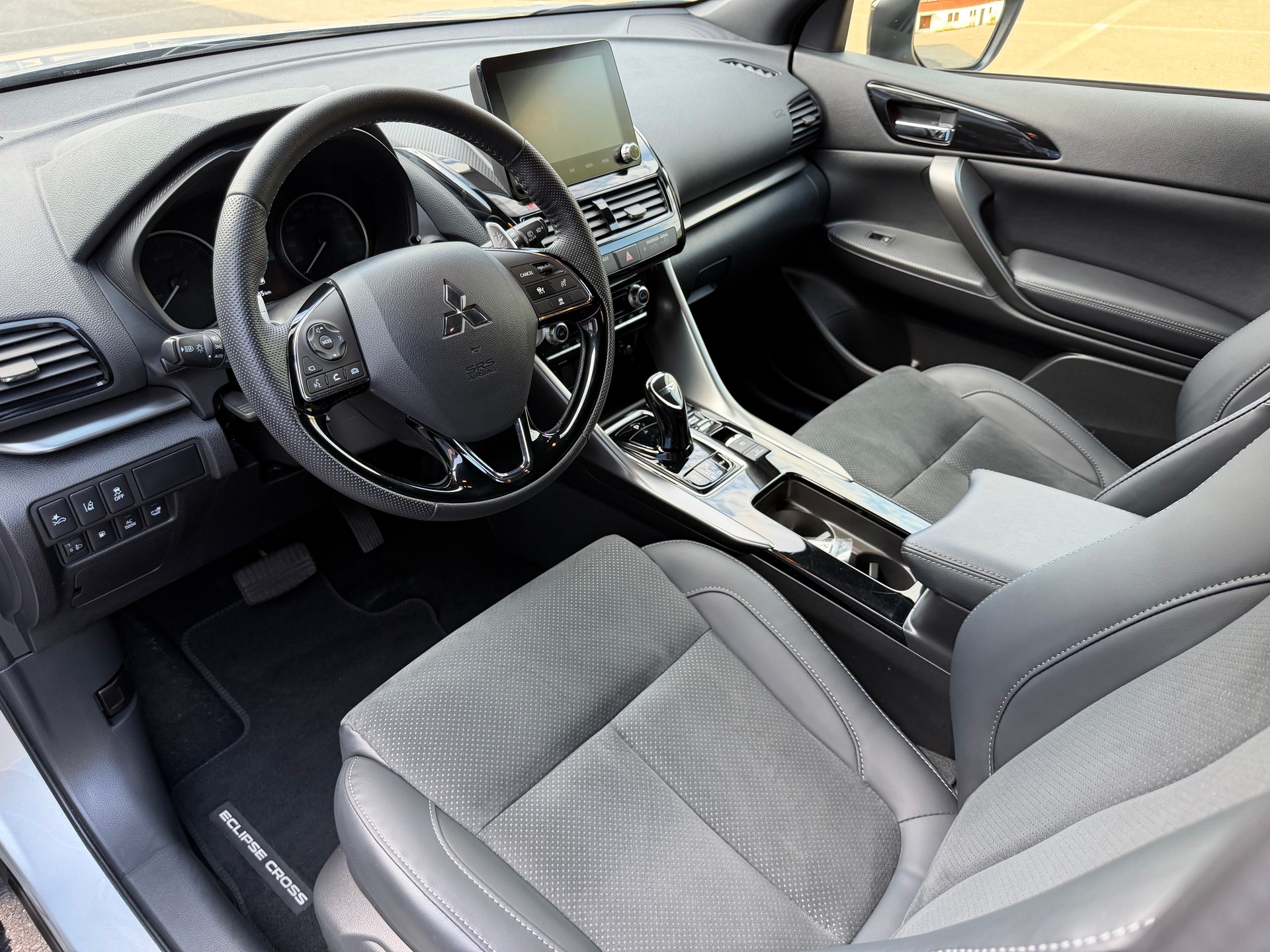 MITSUBISHI Eclipse Cross 2.4 PHEV Blackline 4WD-image-4