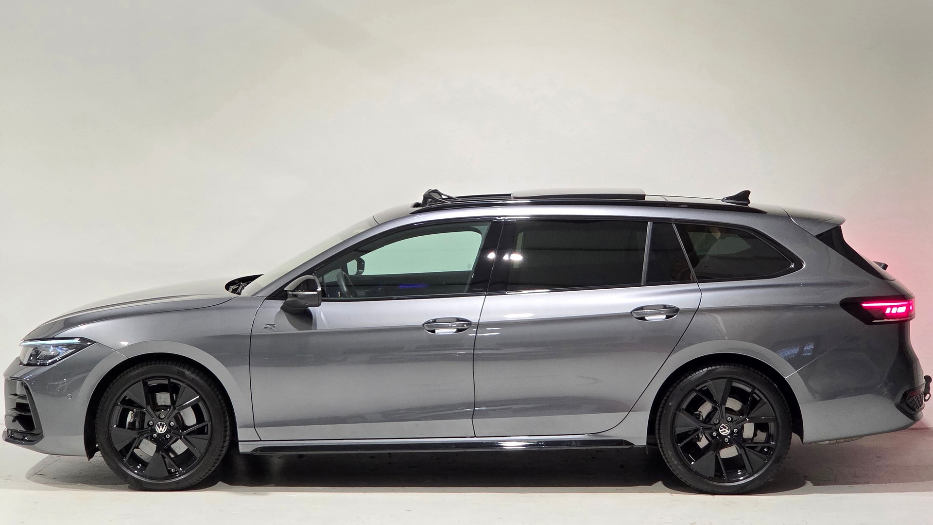 VW Passat Variant 2.0 TSI evo4 R-Line Signature Black Style 4 Motion DSG-showroom-element-1