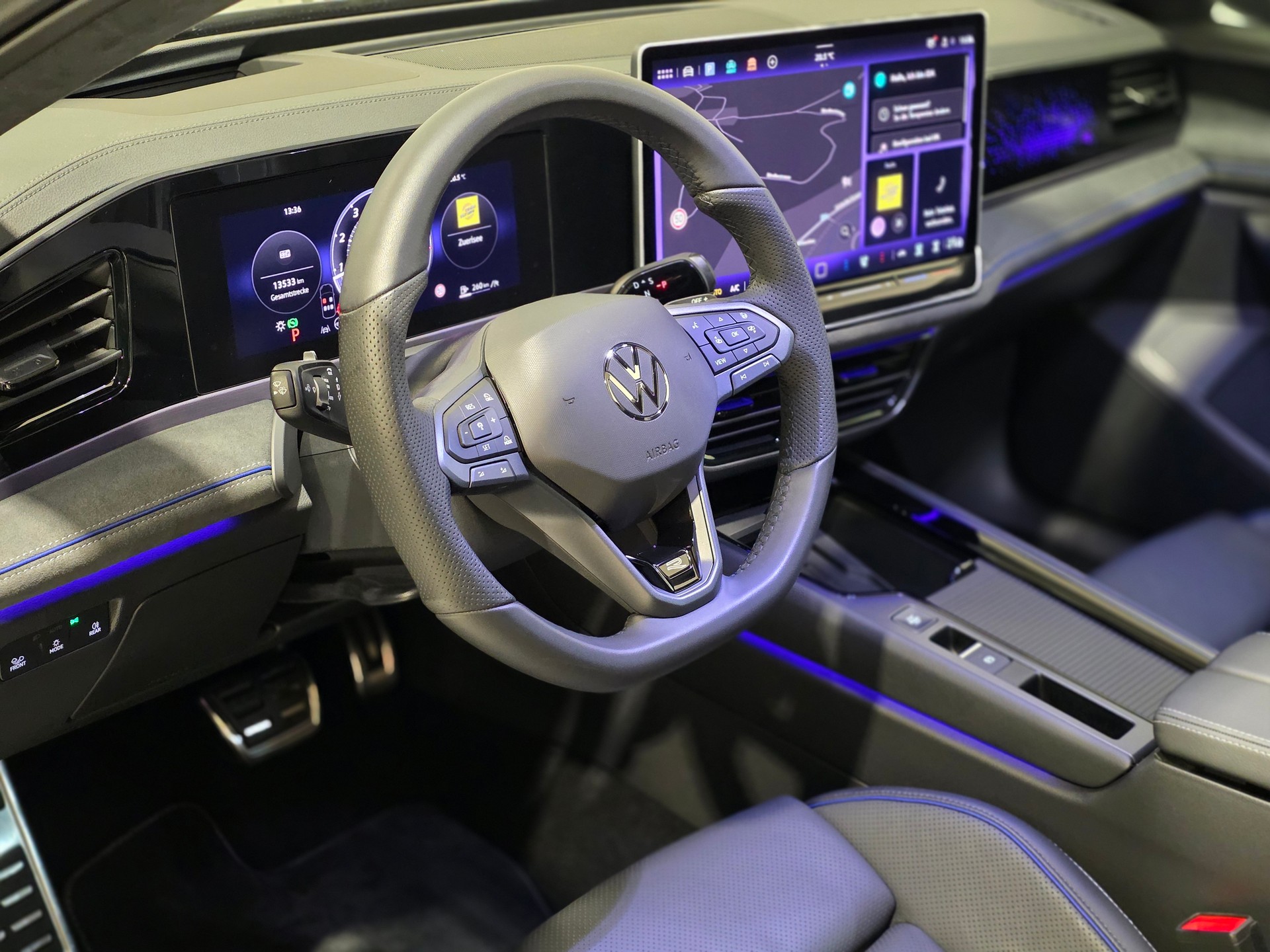 VW Passat Variant 2.0 TSI evo4 R-Line Signature Black Style 4 Motion DSG-image-6