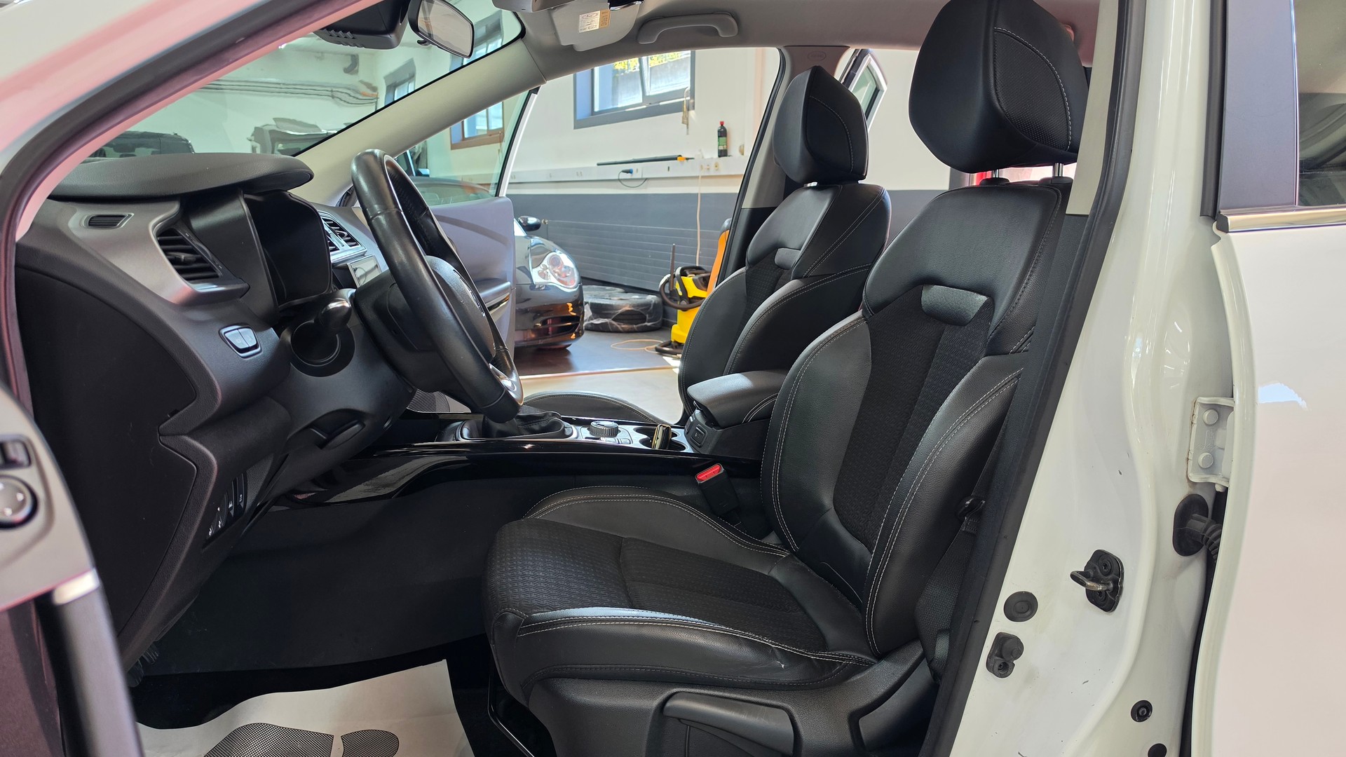 RENAULT Kadjar 1.6 dCi Zen 4x4-image-13