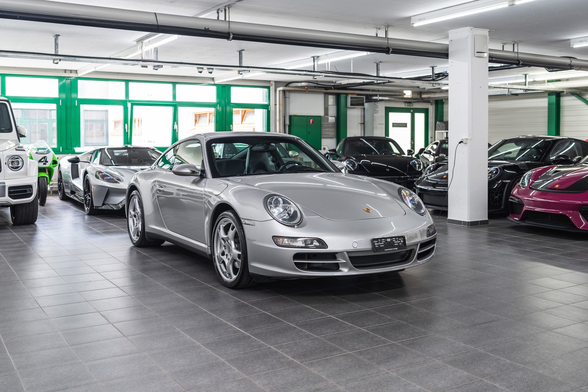 PORSCHE 911 Carrera 4 manual gearbox-showroom-element-2