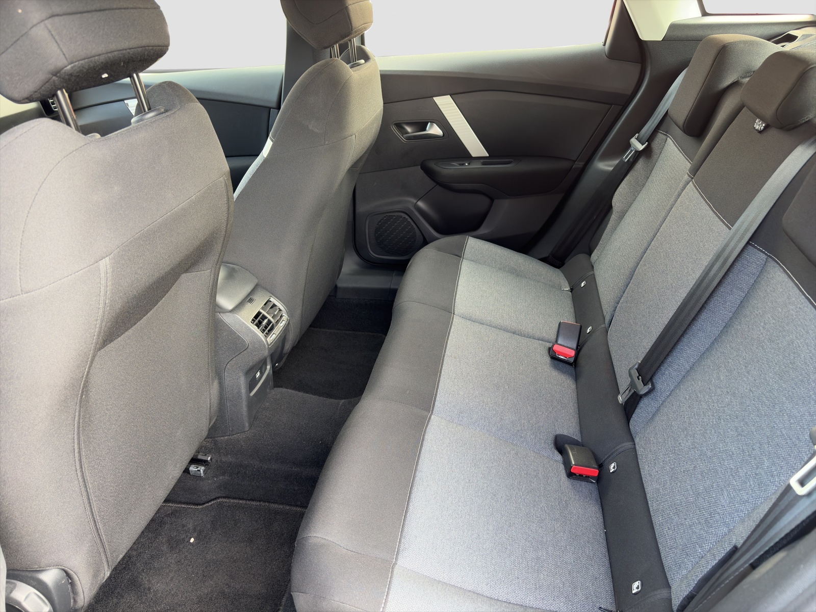 CITROEN C4 1.2 PureTech Swiss Edition-image-9