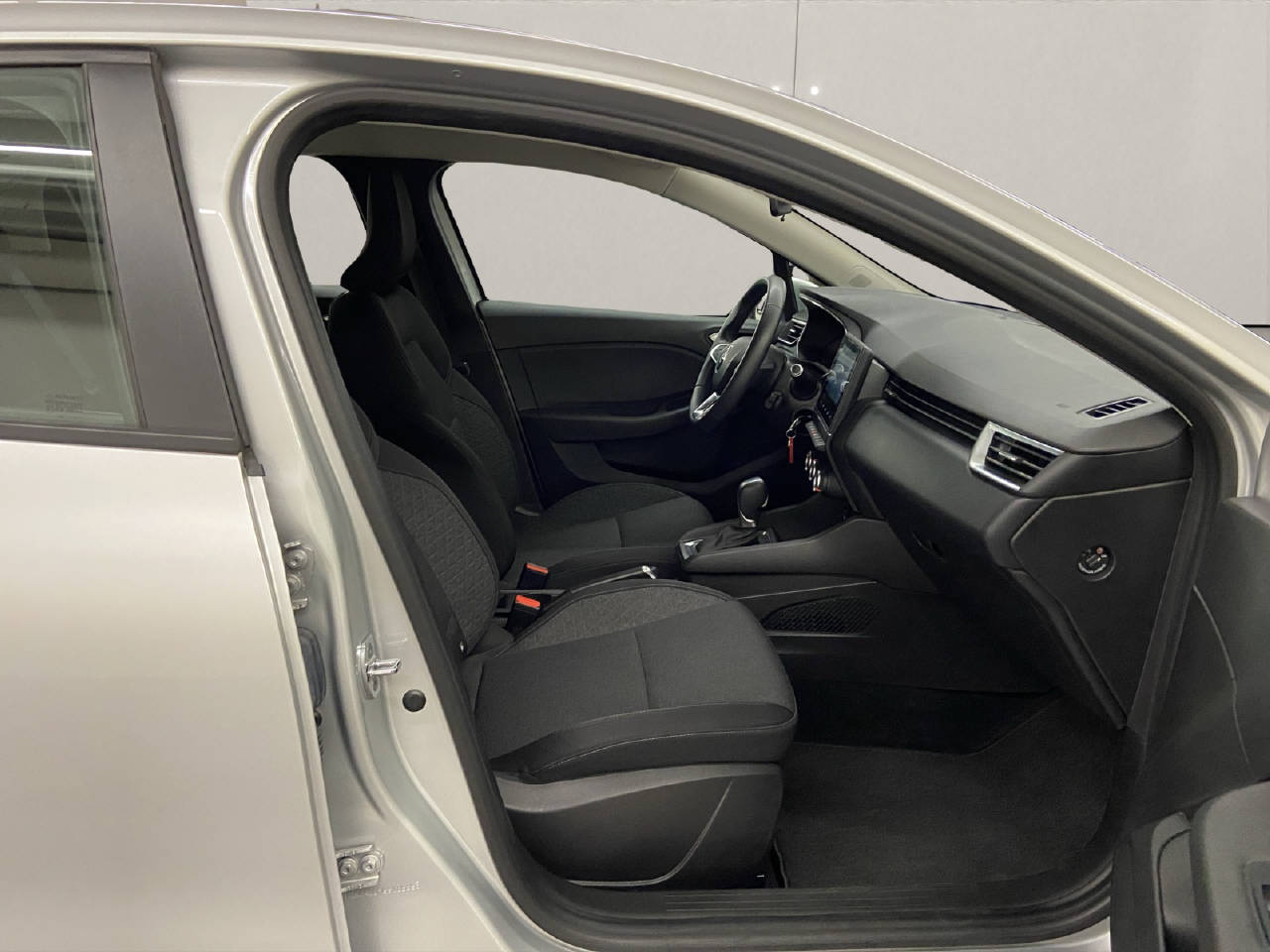 RENAULT Clio 1.0 TCe 100 Zen CVT-image-10