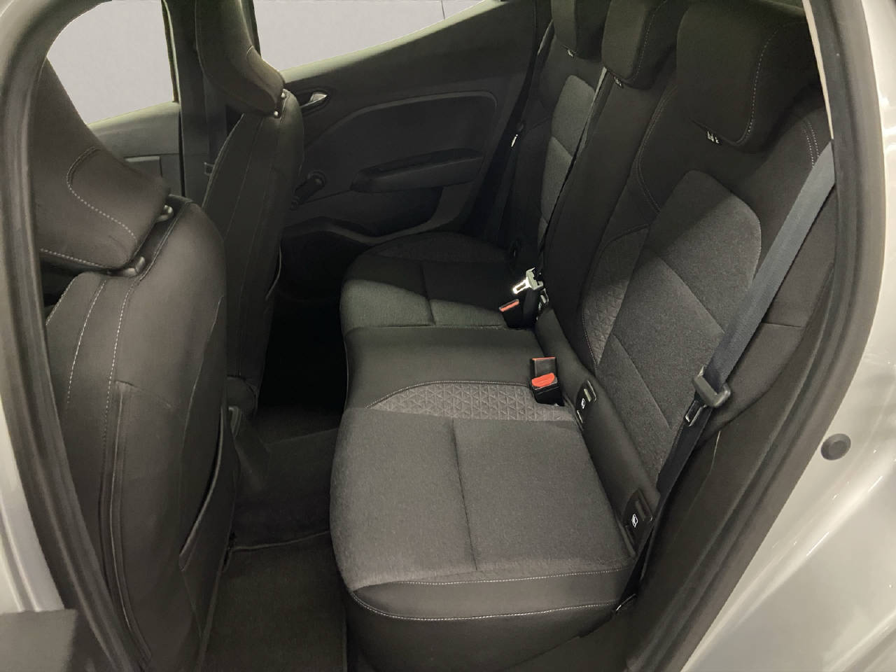 RENAULT Clio 1.0 TCe 100 Zen CVT-image-11