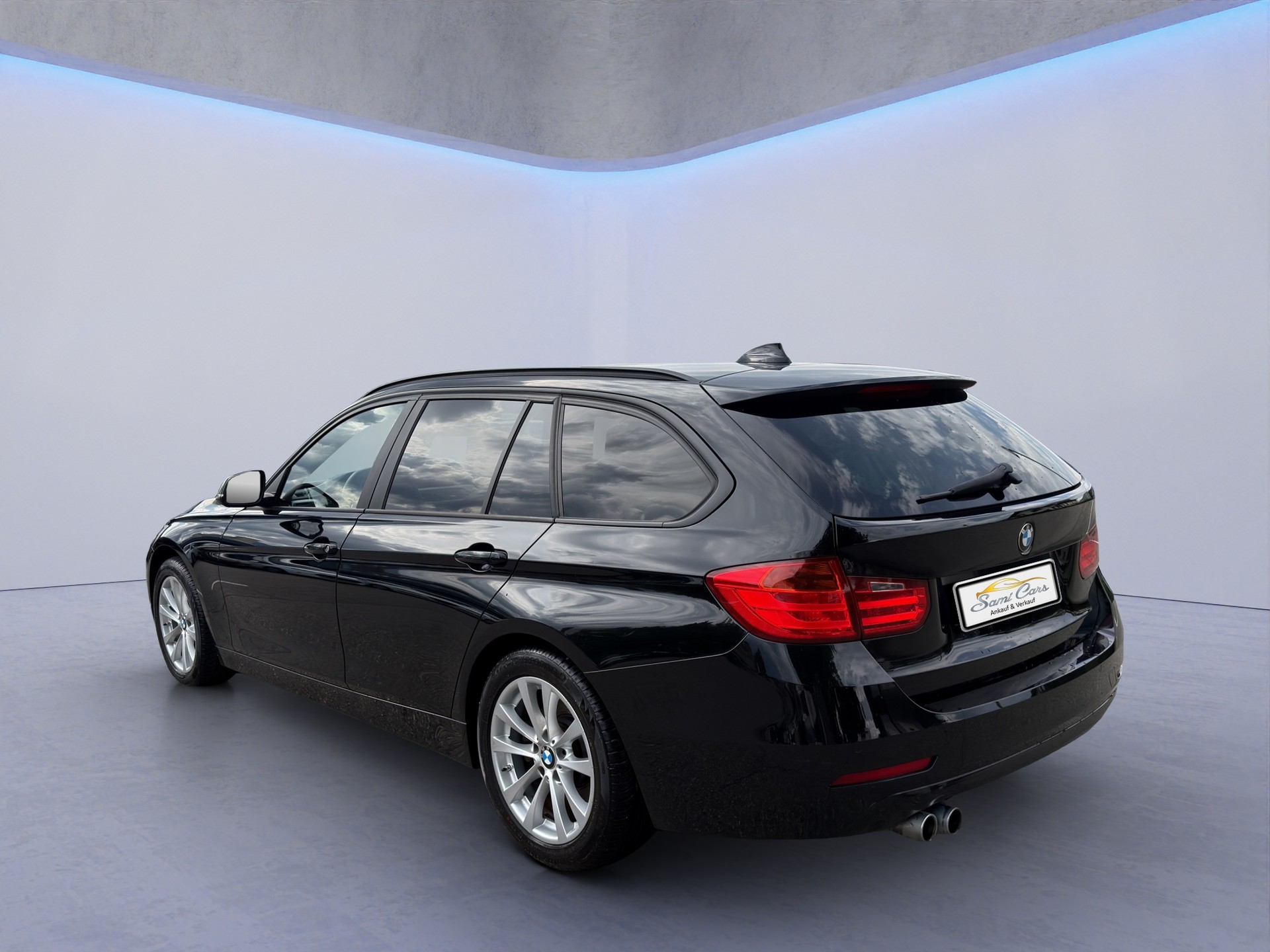 BMW 335d xDrive Touring Steptronic-showroom-element-3