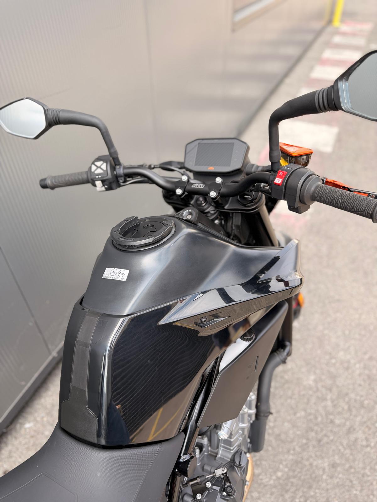 KTM 890 Duke-image-6