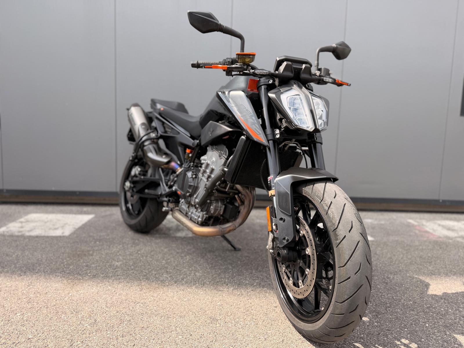 KTM 890 Duke-showroom-element-1