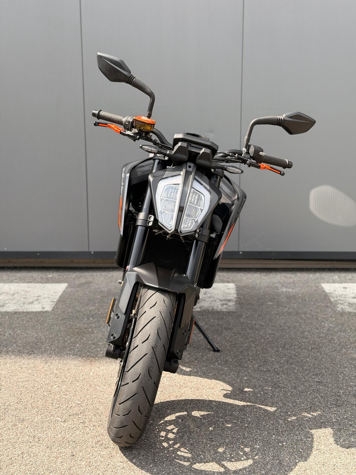 KTM 890 Duke-showroom-element-2