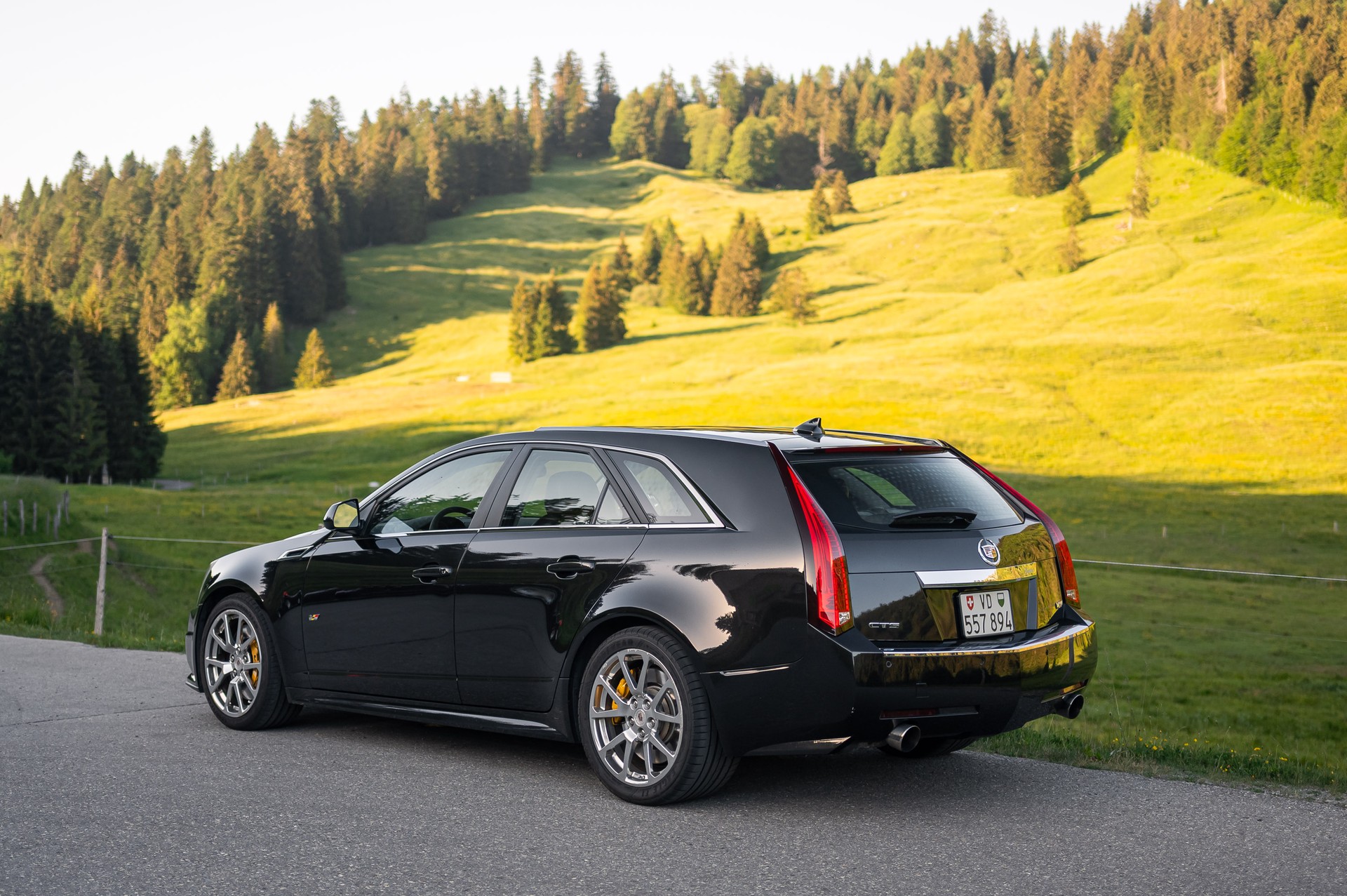 CADILLAC 6.2 V8 Supercharged-image-2