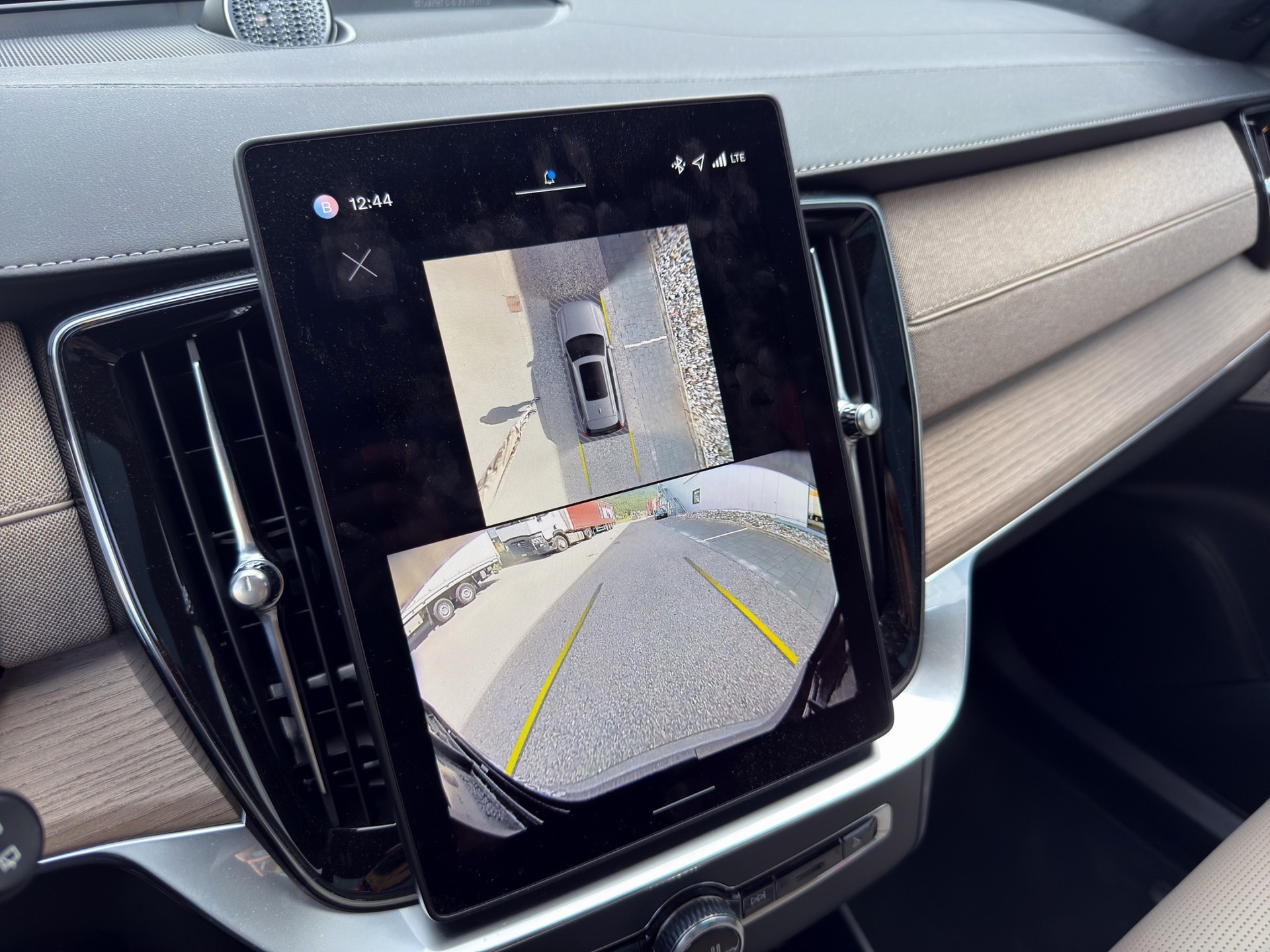 VOLVO XC90 T8 eAWD PluginHybrid Ultra Bright Geartronic-image-17