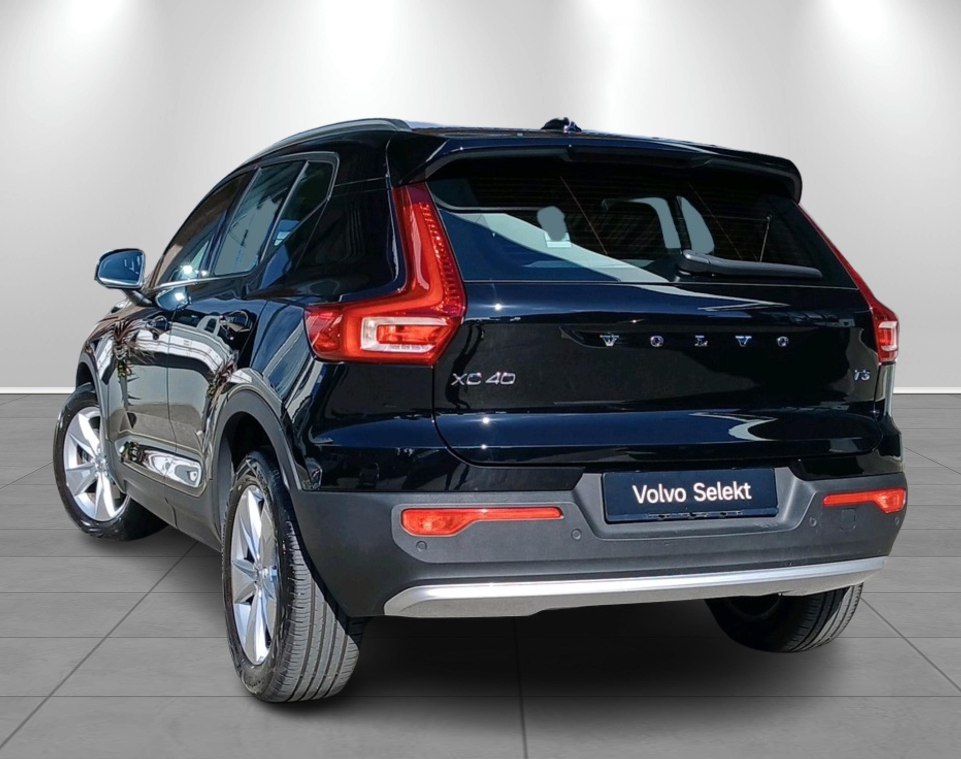 VOLVO XC40 2.0 B3 MH Core-showroom-element-1