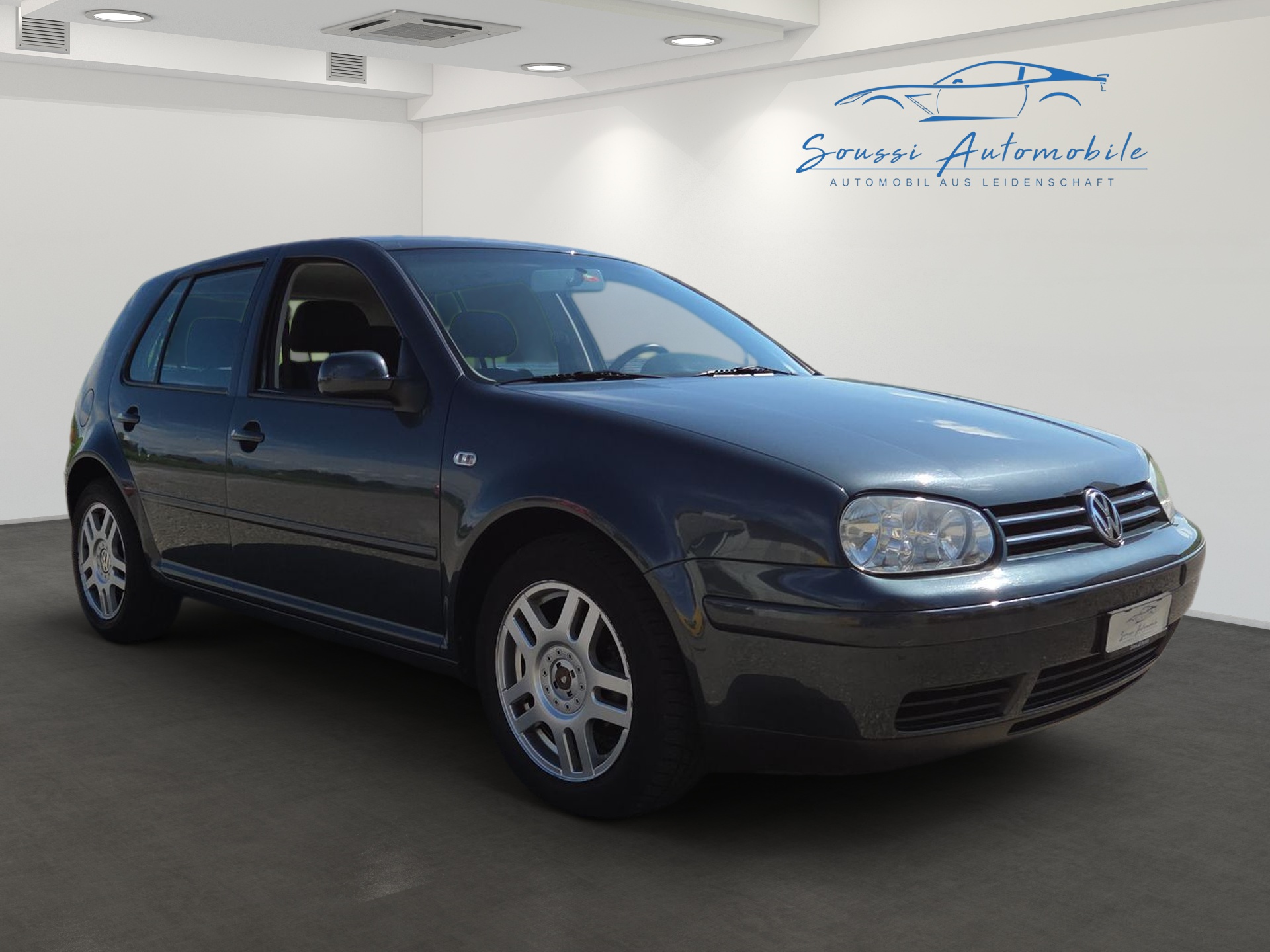 VW Golf 1.6 Automatic-showroom-element-1