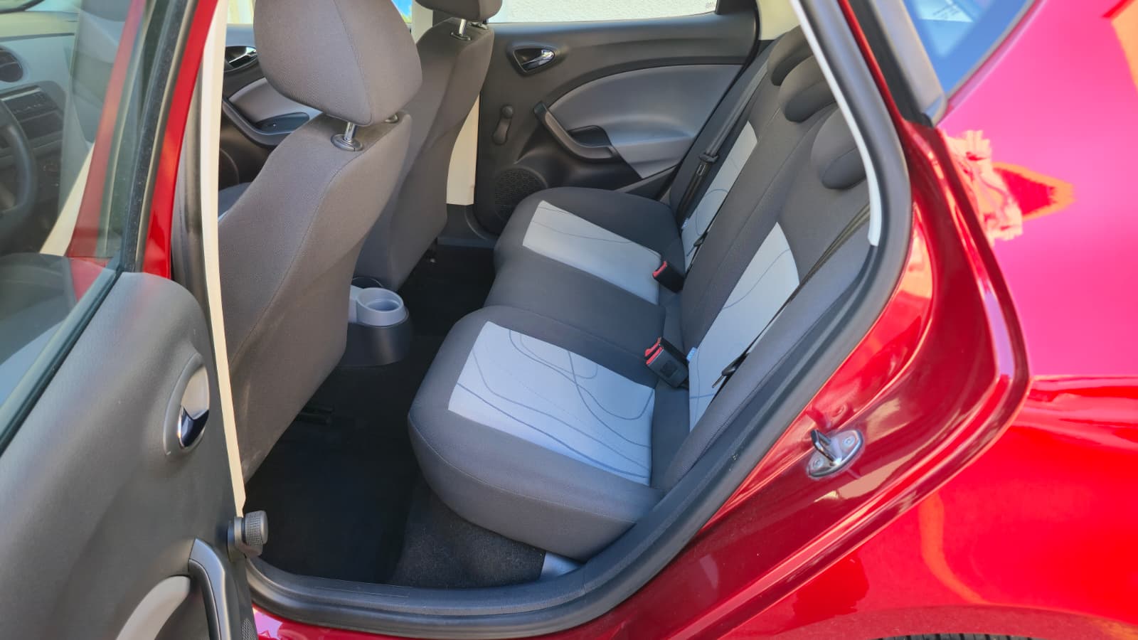 SEAT Ibiza 1.2 TSI Style| Frisch ab MFK| Frisch Ab Service| 8 Fach| Radio DAB / Bluetooth / USB| Top gepflegt-image-12