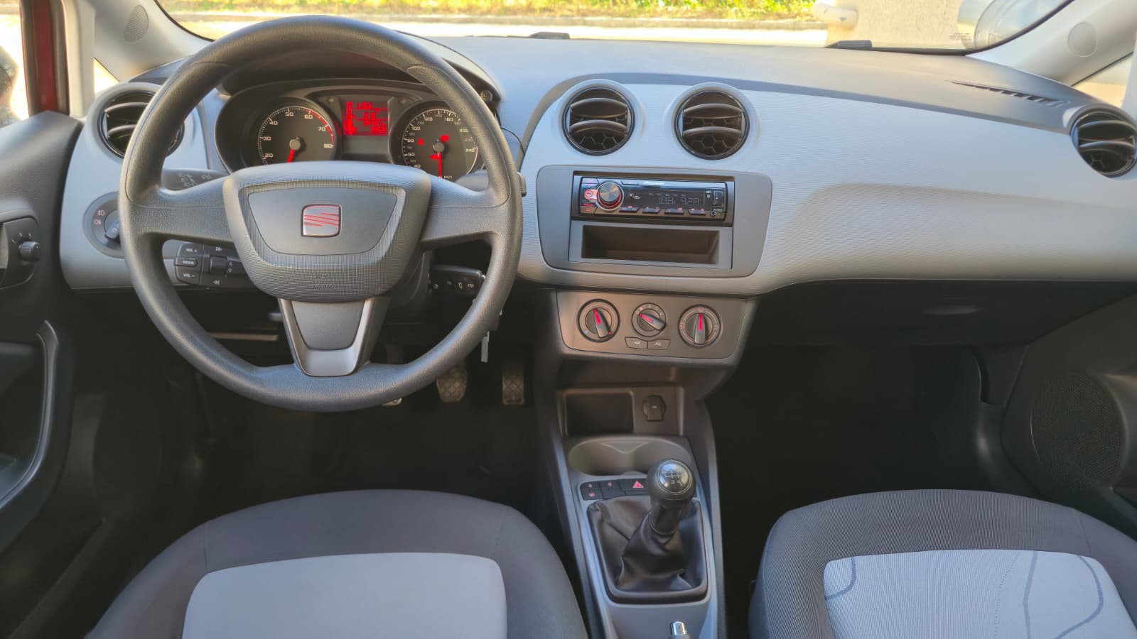 SEAT Ibiza 1.2 TSI Style| Frisch ab MFK| Frisch Ab Service| 8 Fach| Radio DAB / Bluetooth / USB| Top gepflegt-image-13