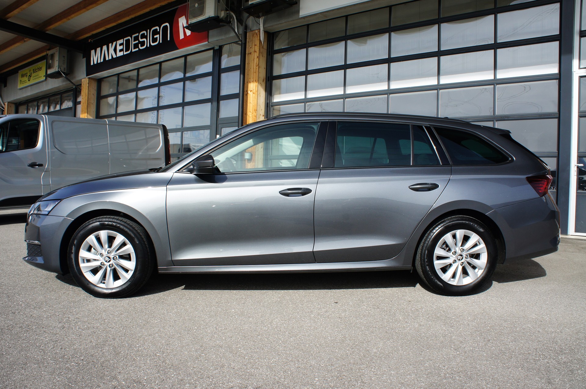 SKODA Octavia Combi 1.5 TSI mHEV DSG Selection-showroom-element-1