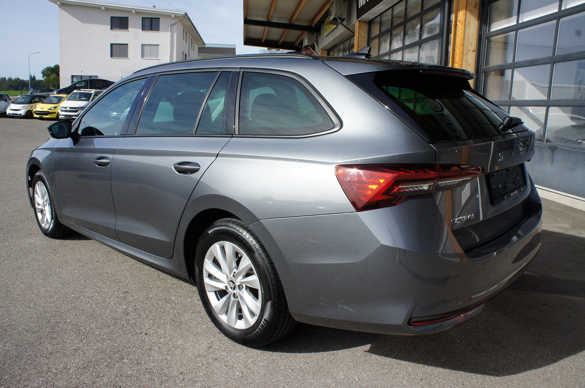 SKODA Octavia Combi 1.5 TSI mHEV DSG Selection-showroom-element-2