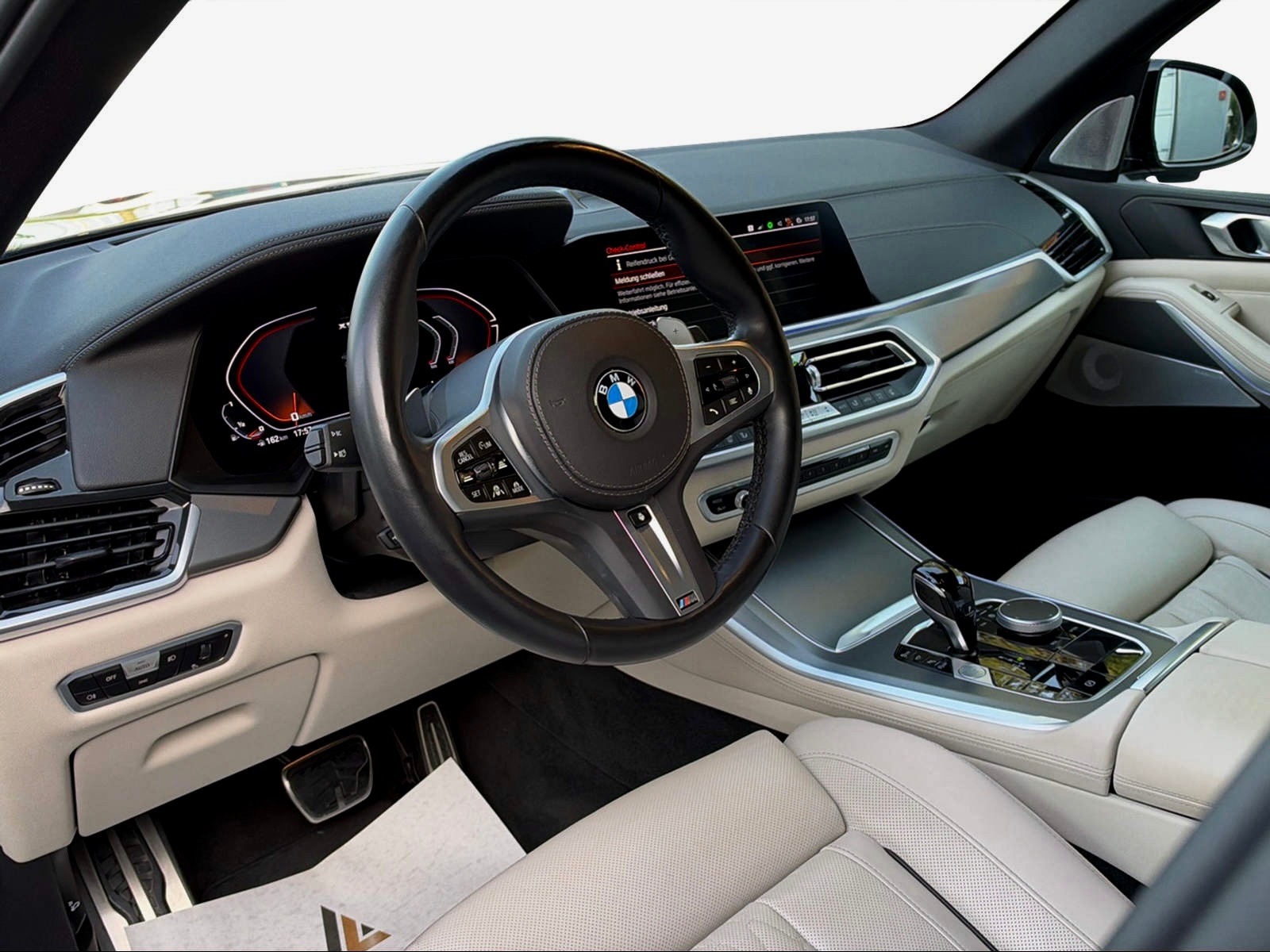 BMW X5 xDrive M50i Steptronic-showroom-element-1
