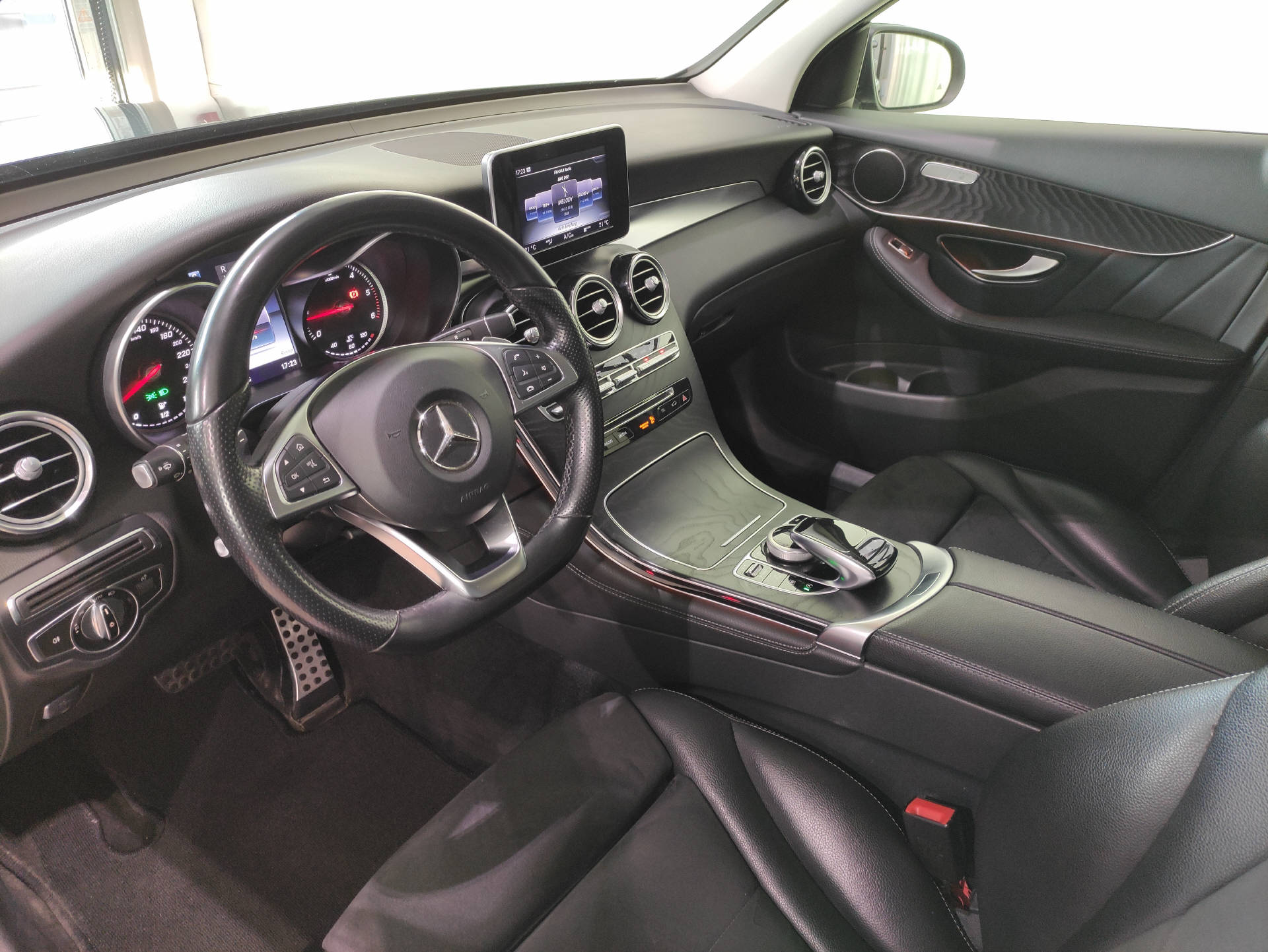 MERCEDES-BENZ GLC 250 d AMG Line 4m-showroom-element-3