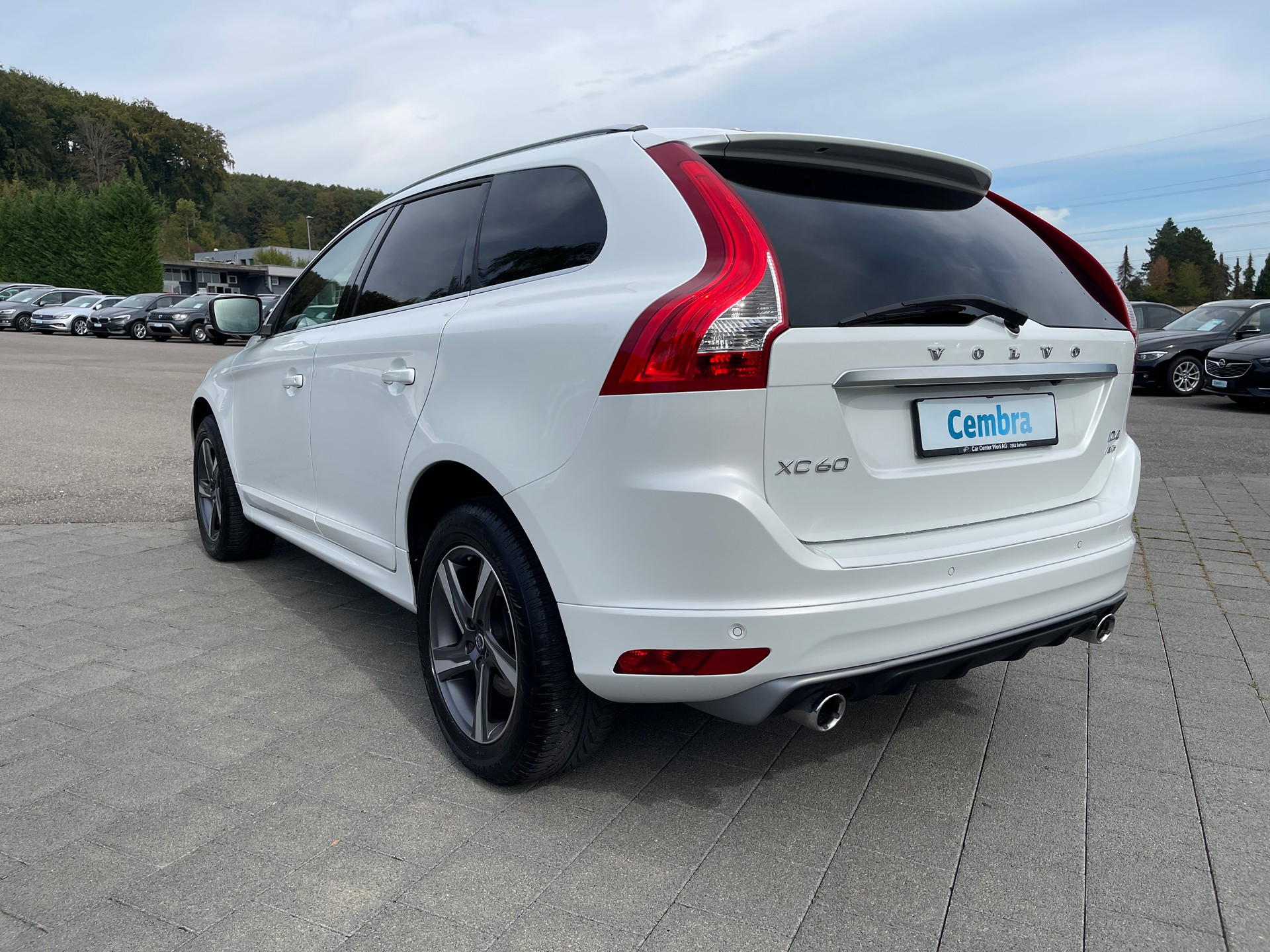 VOLVO XC60 D4 AWD Kinetic R-Design Geartronic-image-2