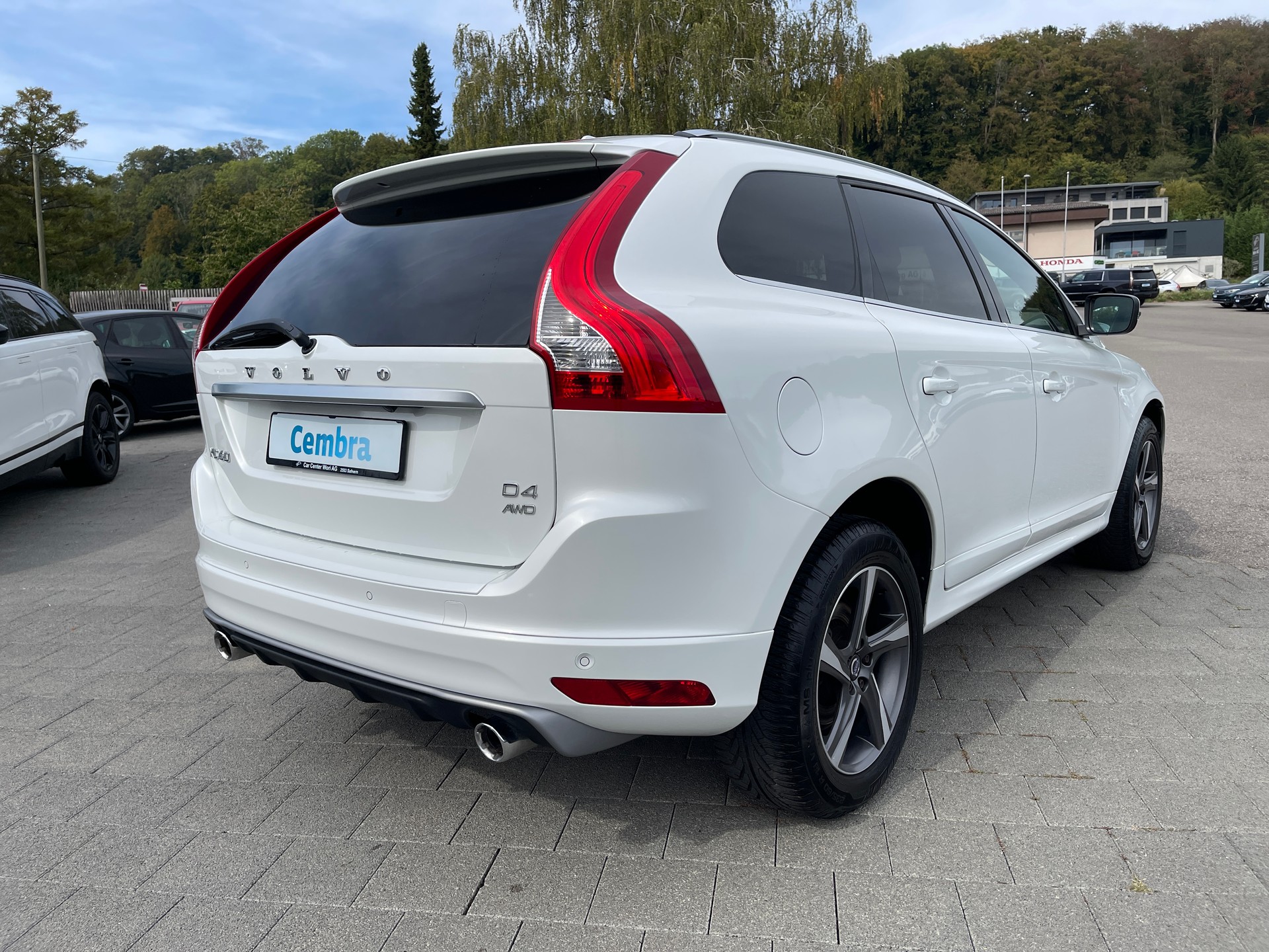 VOLVO XC60 D4 AWD Kinetic R-Design Geartronic-image-3