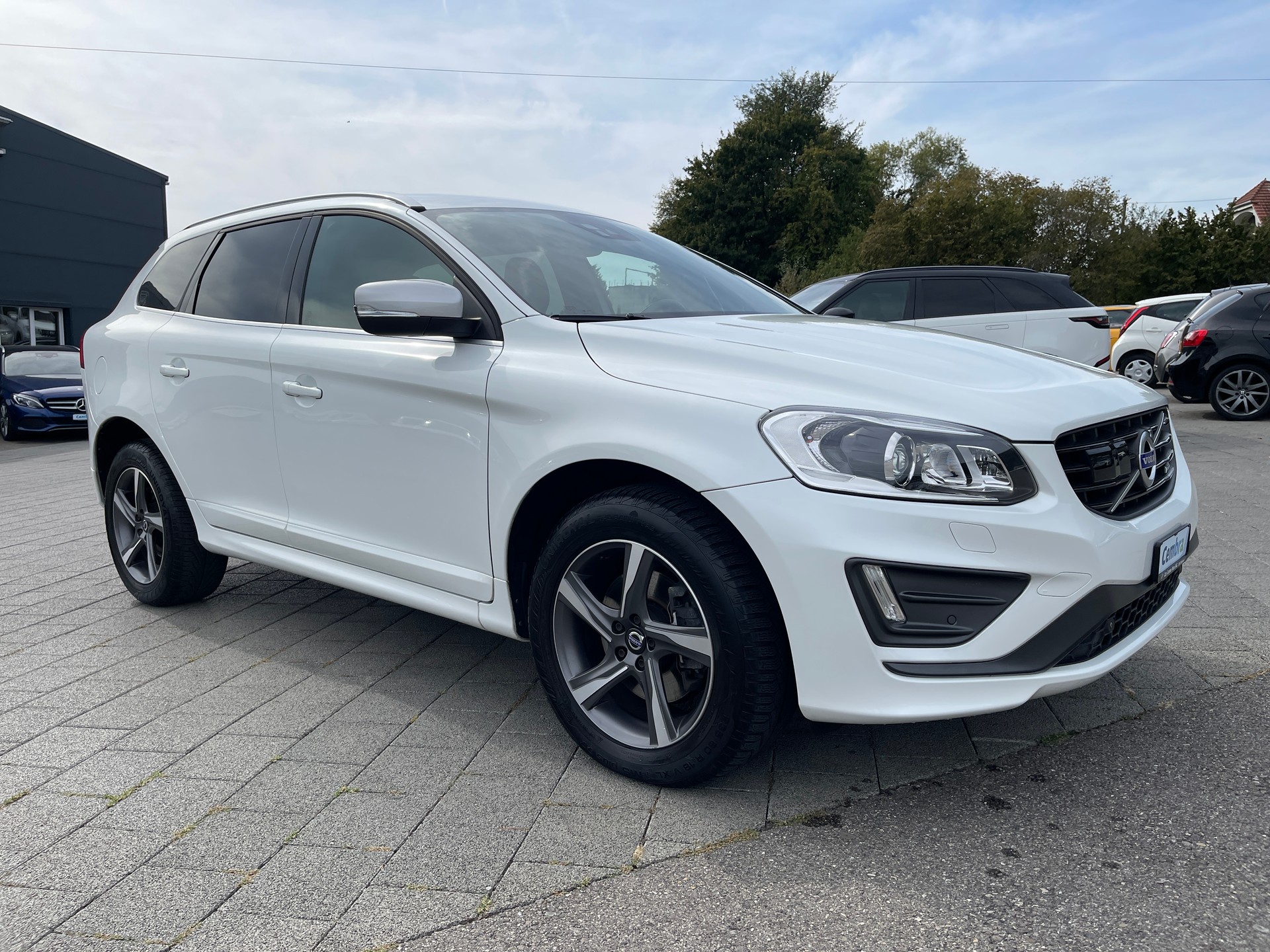 VOLVO XC60 D4 AWD Kinetic R-Design Geartronic-image-4