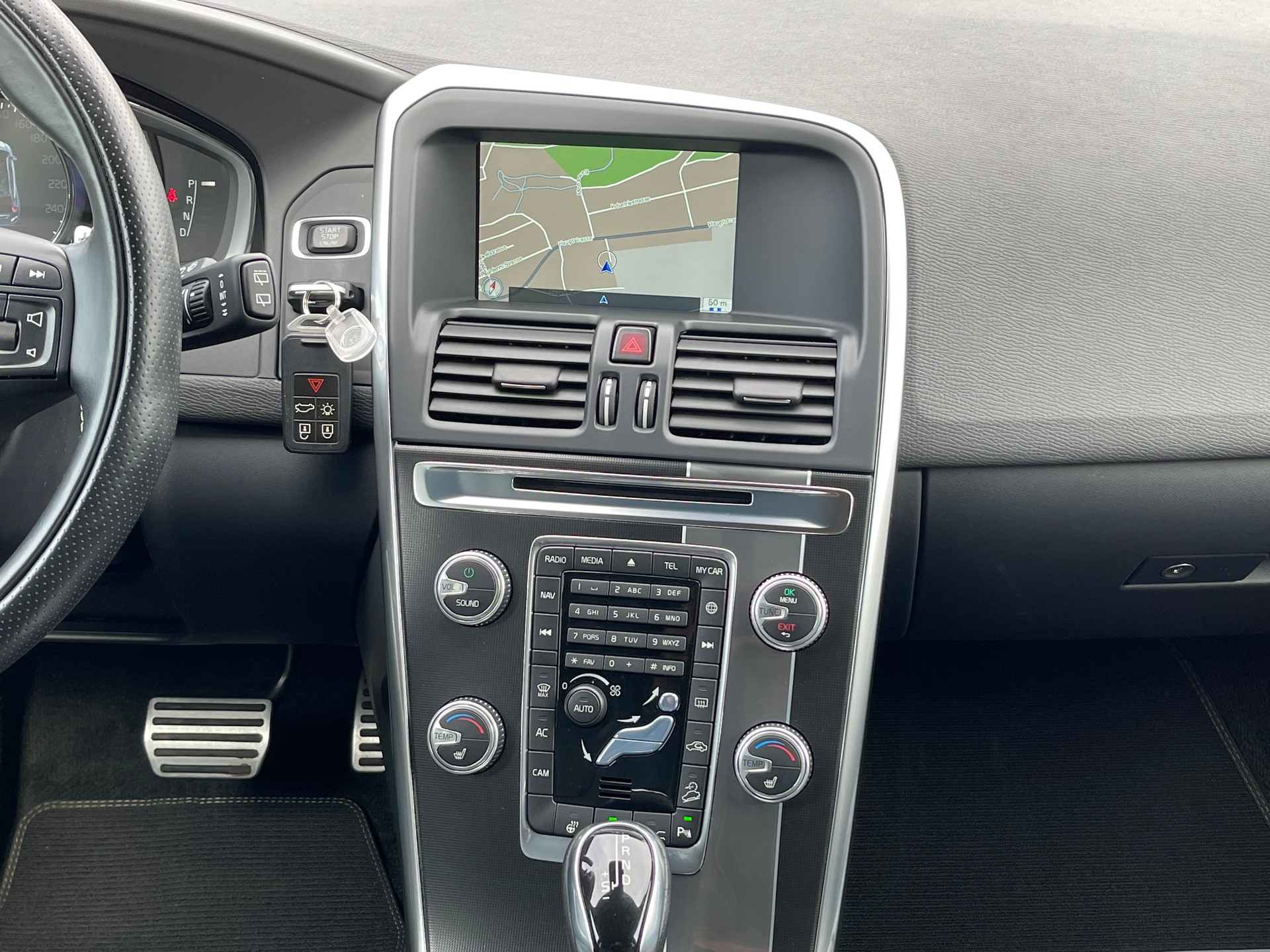 VOLVO XC60 D4 AWD Kinetic R-Design Geartronic-image-10