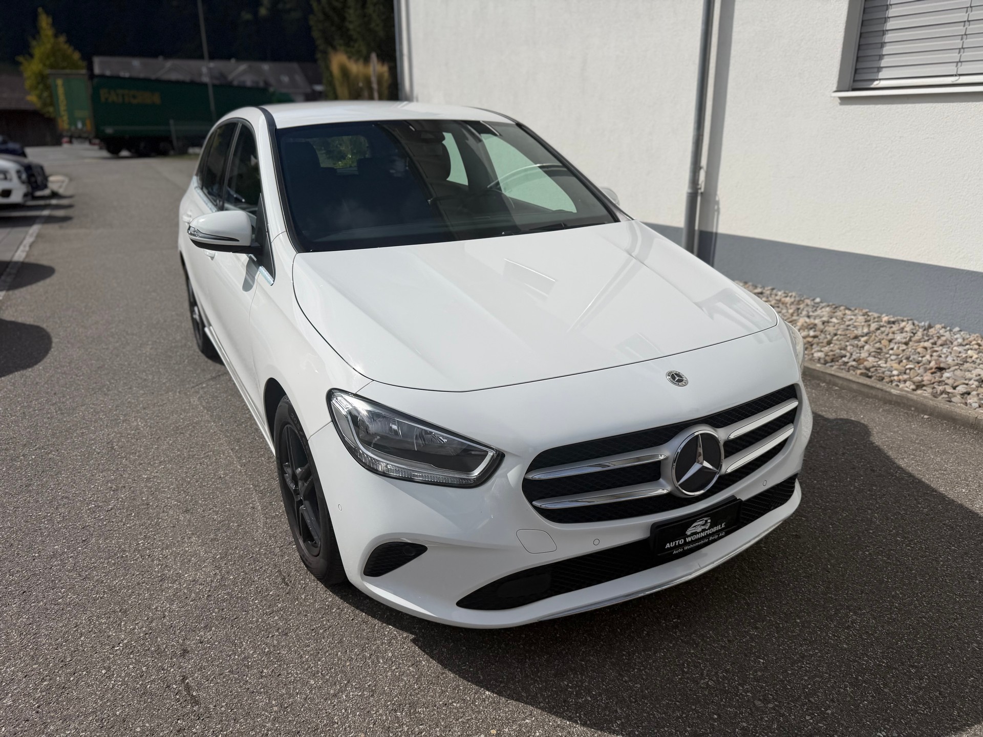 MERCEDES-BENZ B 180 SE Line 7G-DCT-showroom-element-1