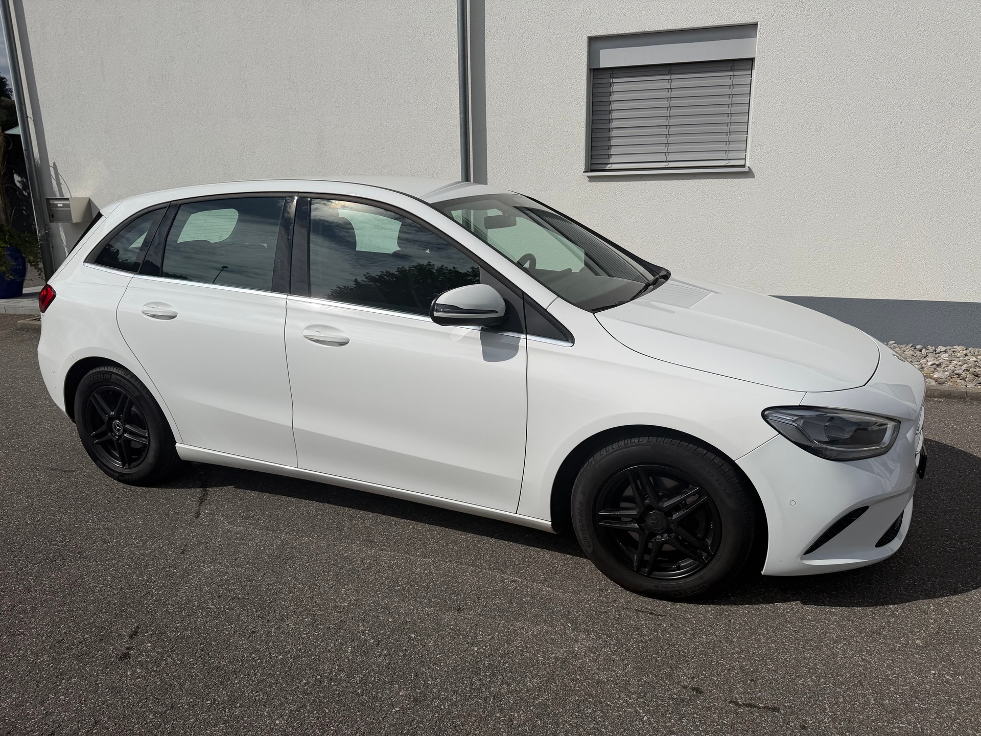MERCEDES-BENZ B 180 SE Line 7G-DCT-showroom-element-3