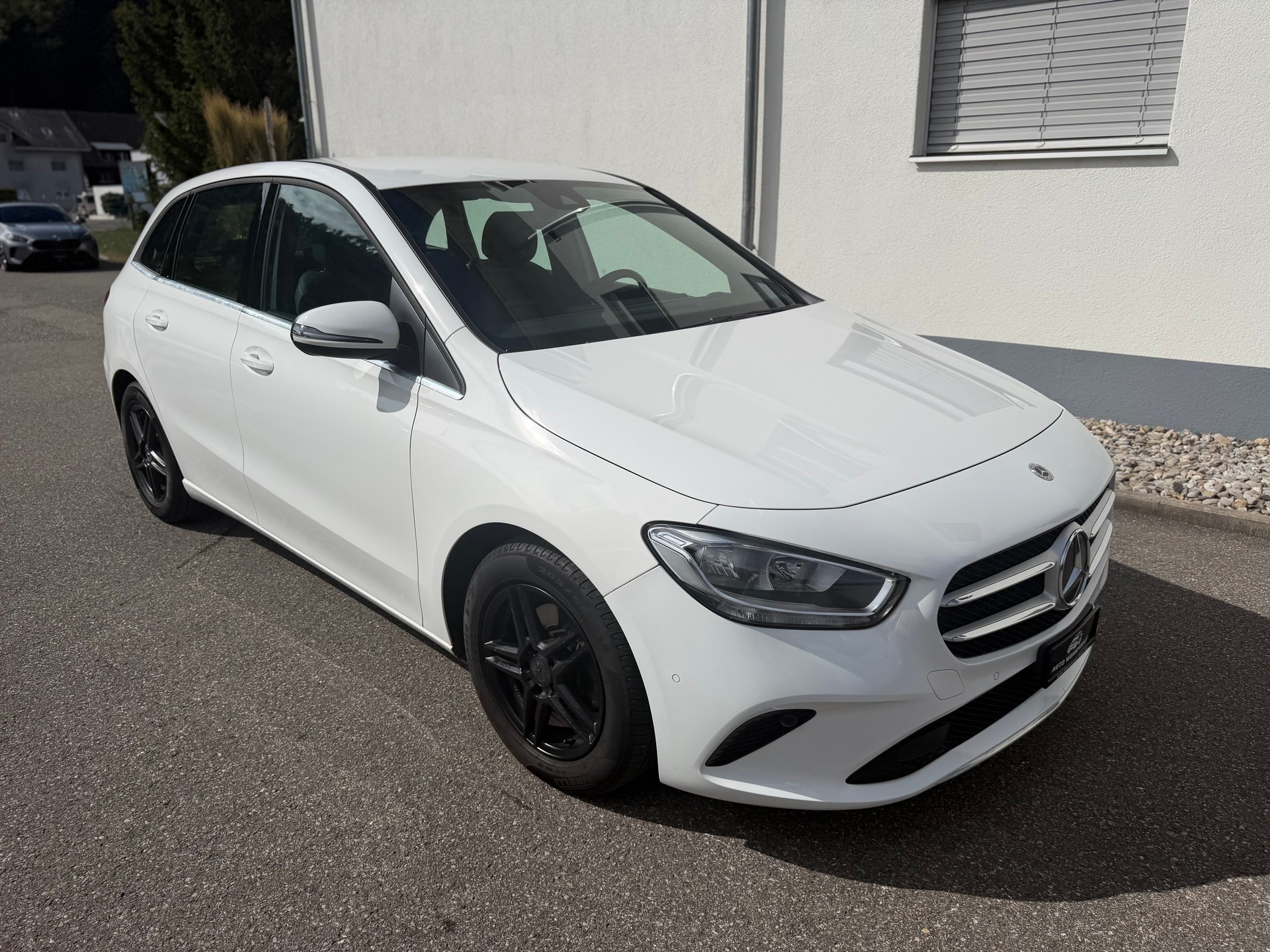 MERCEDES-BENZ B 180 SE Line 7G-DCT-showroom-element-2