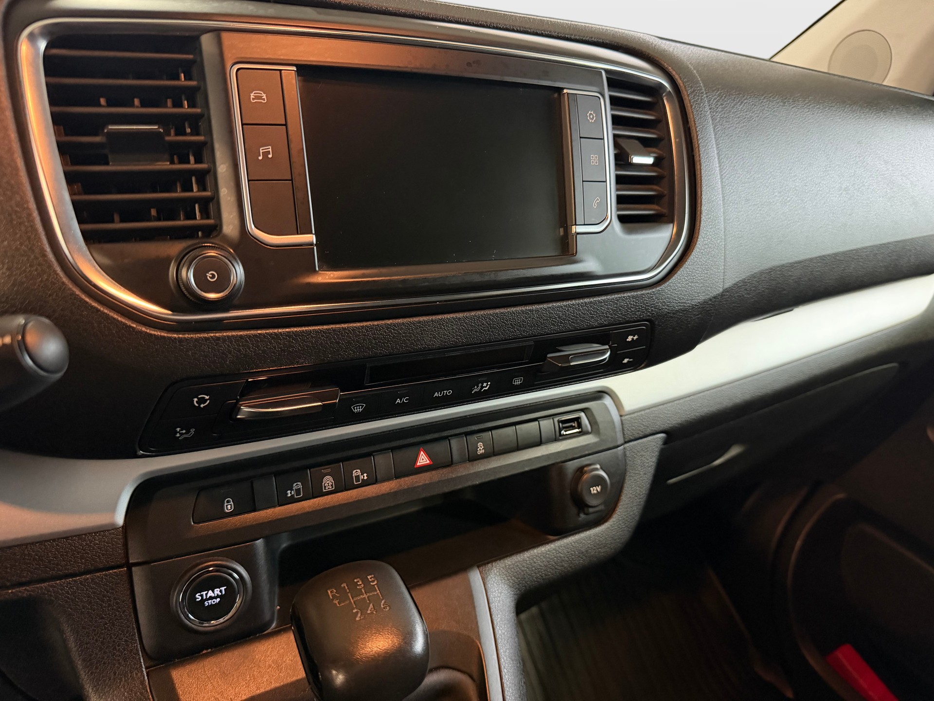 TOYOTA Proace Verso 2.0 D-4D Shuttle L1 | 1 Platz für Rollstuhl | 7-Plätzer | Elektrische Türen L+R | Ab MFK 03.2026-image-20