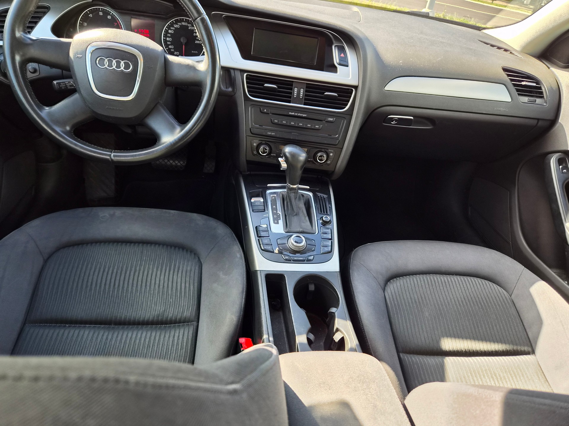 AUDI A4 Limousine 2.0 TFSI multitronic-image-8
